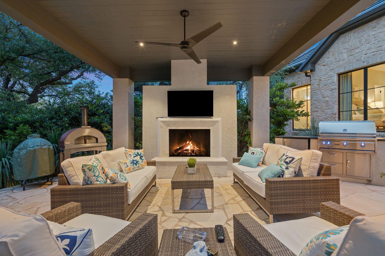 2300 Barton Creek BLVD # 4