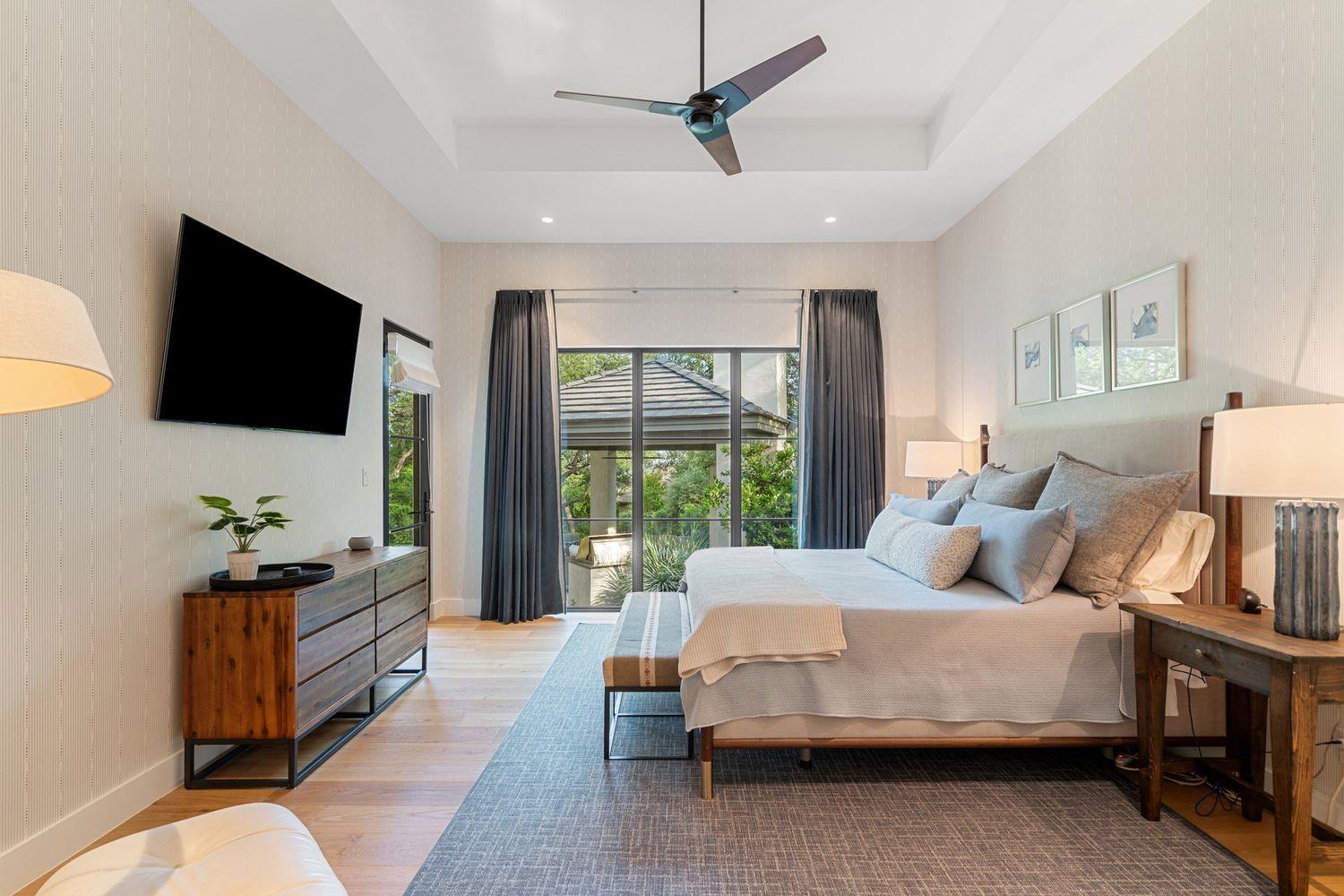 2300 Barton Creek BLVD # 4