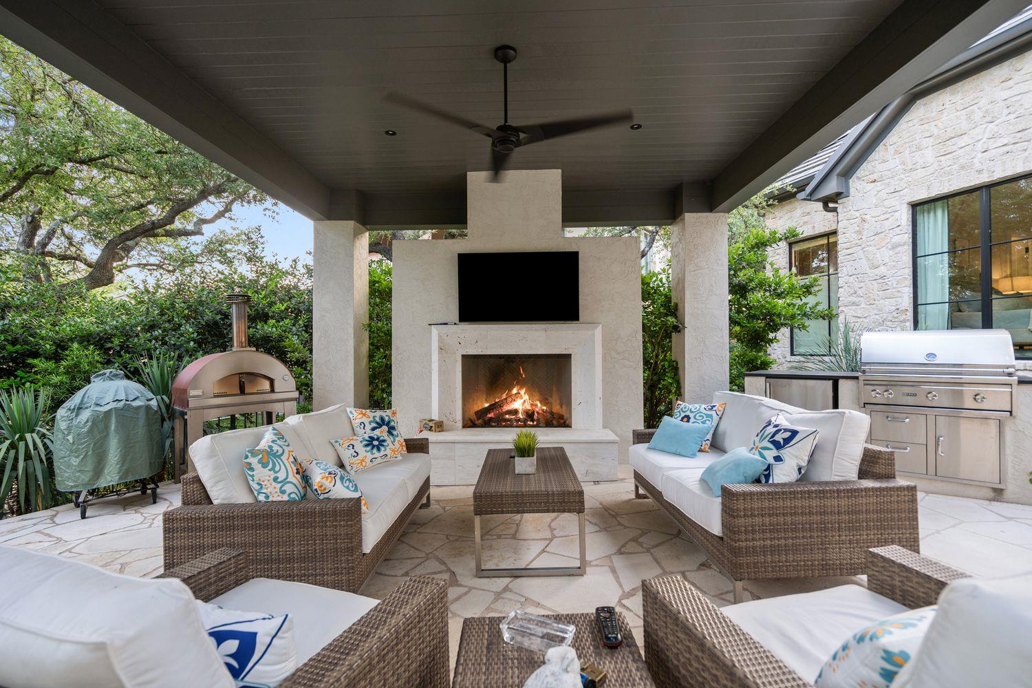 2300 Barton Creek BLVD # 4