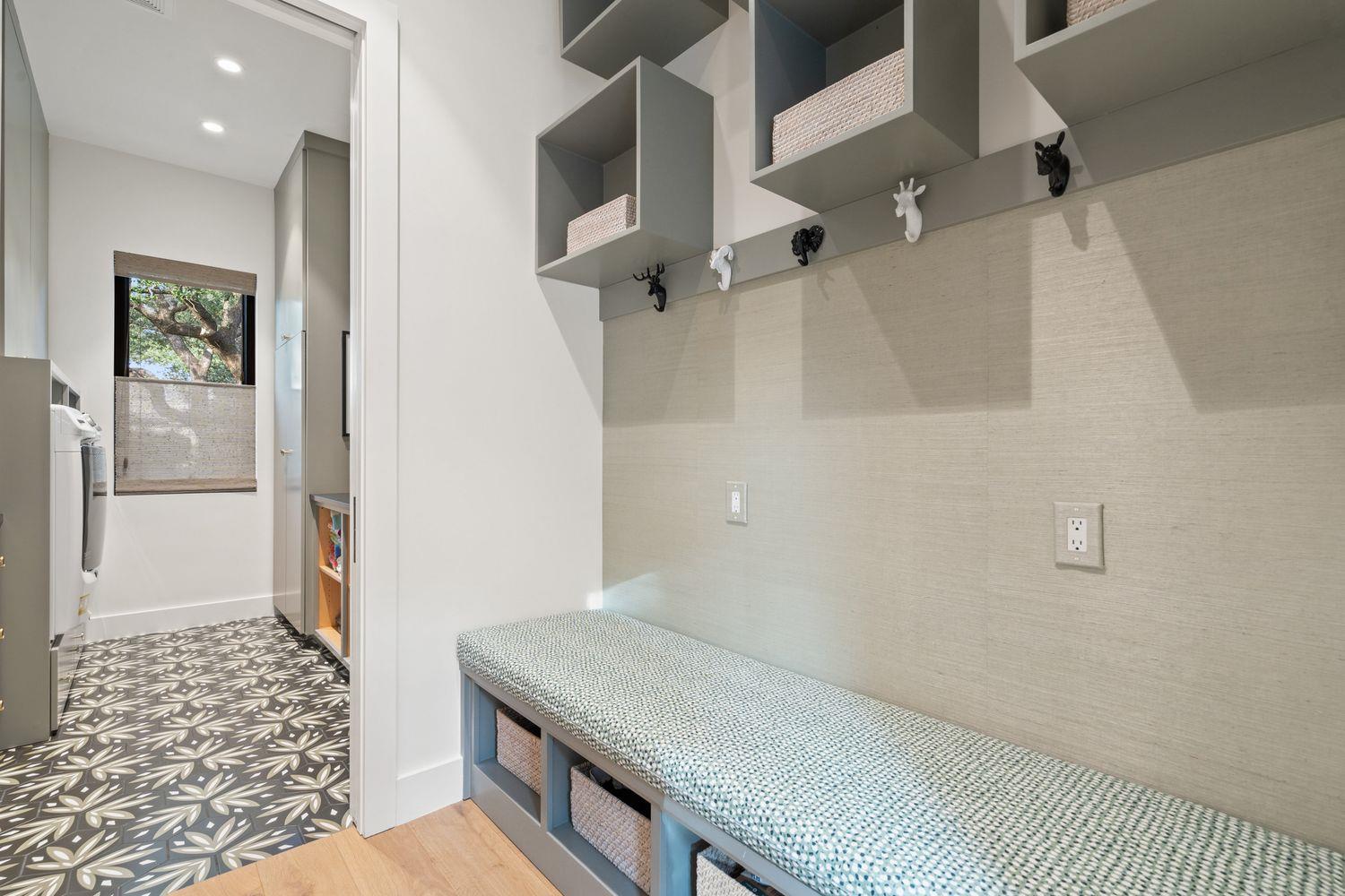 2300 Barton Creek BLVD # 4