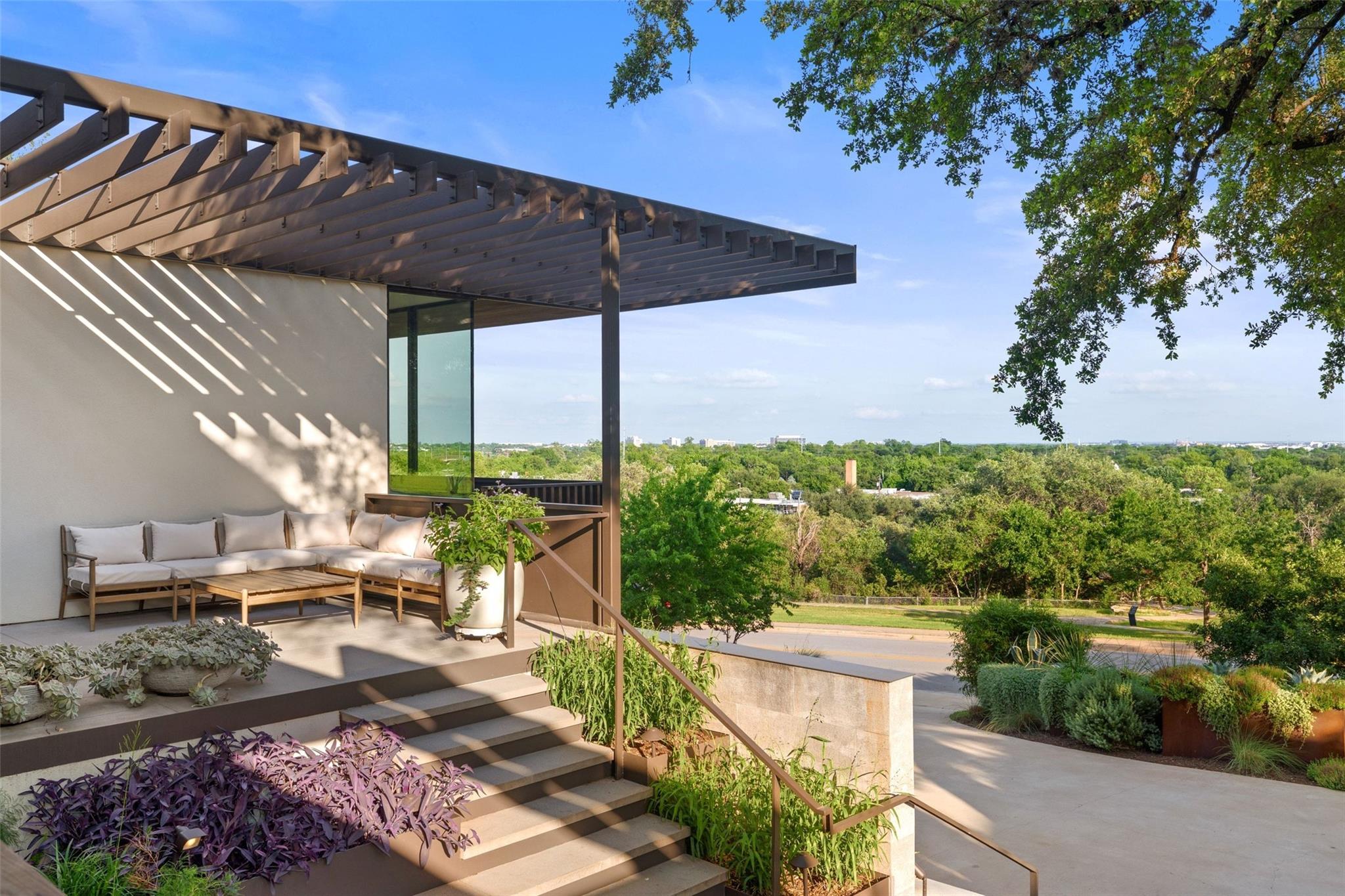 4906 Balcones DR