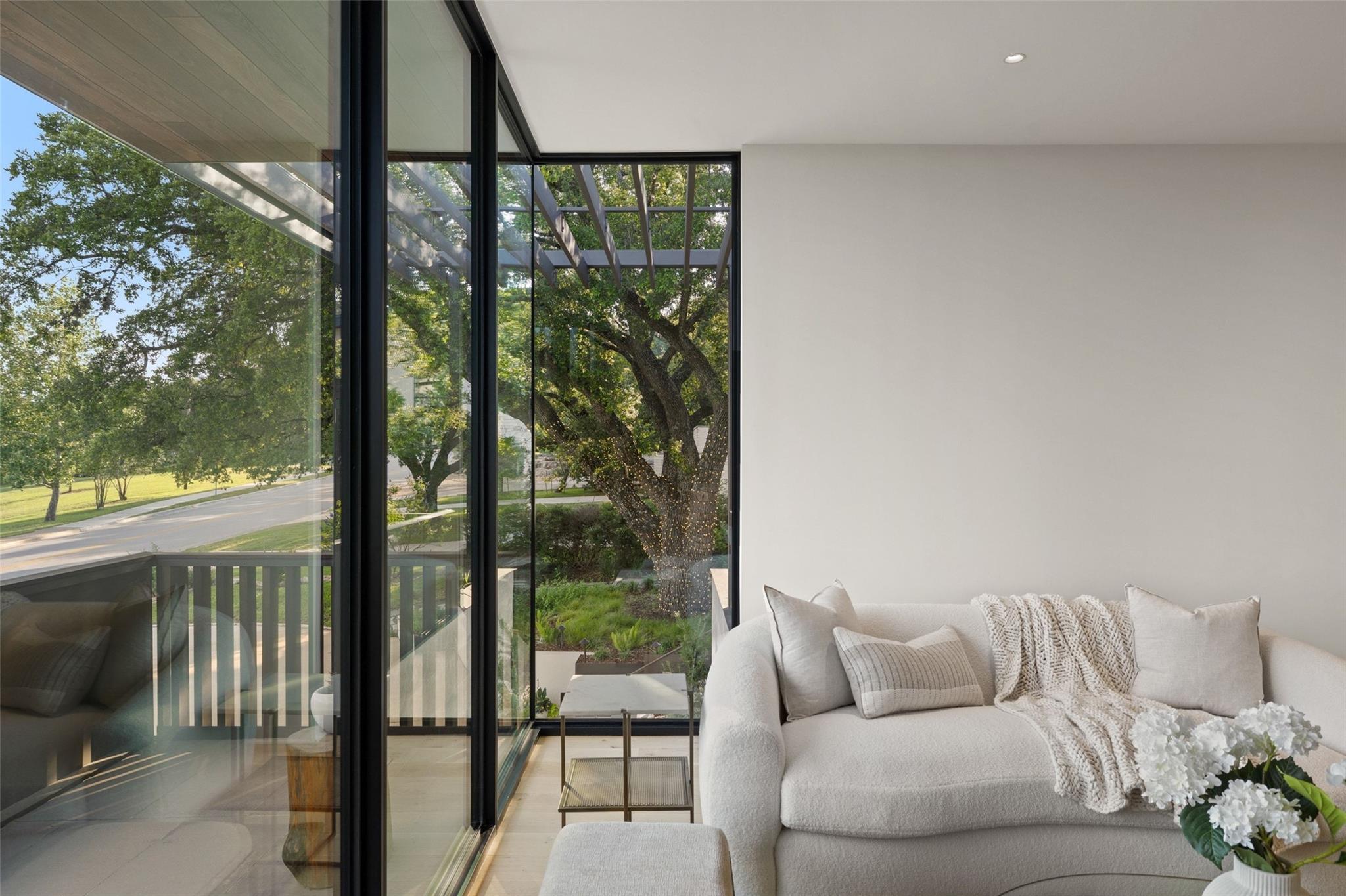 4906 Balcones DR