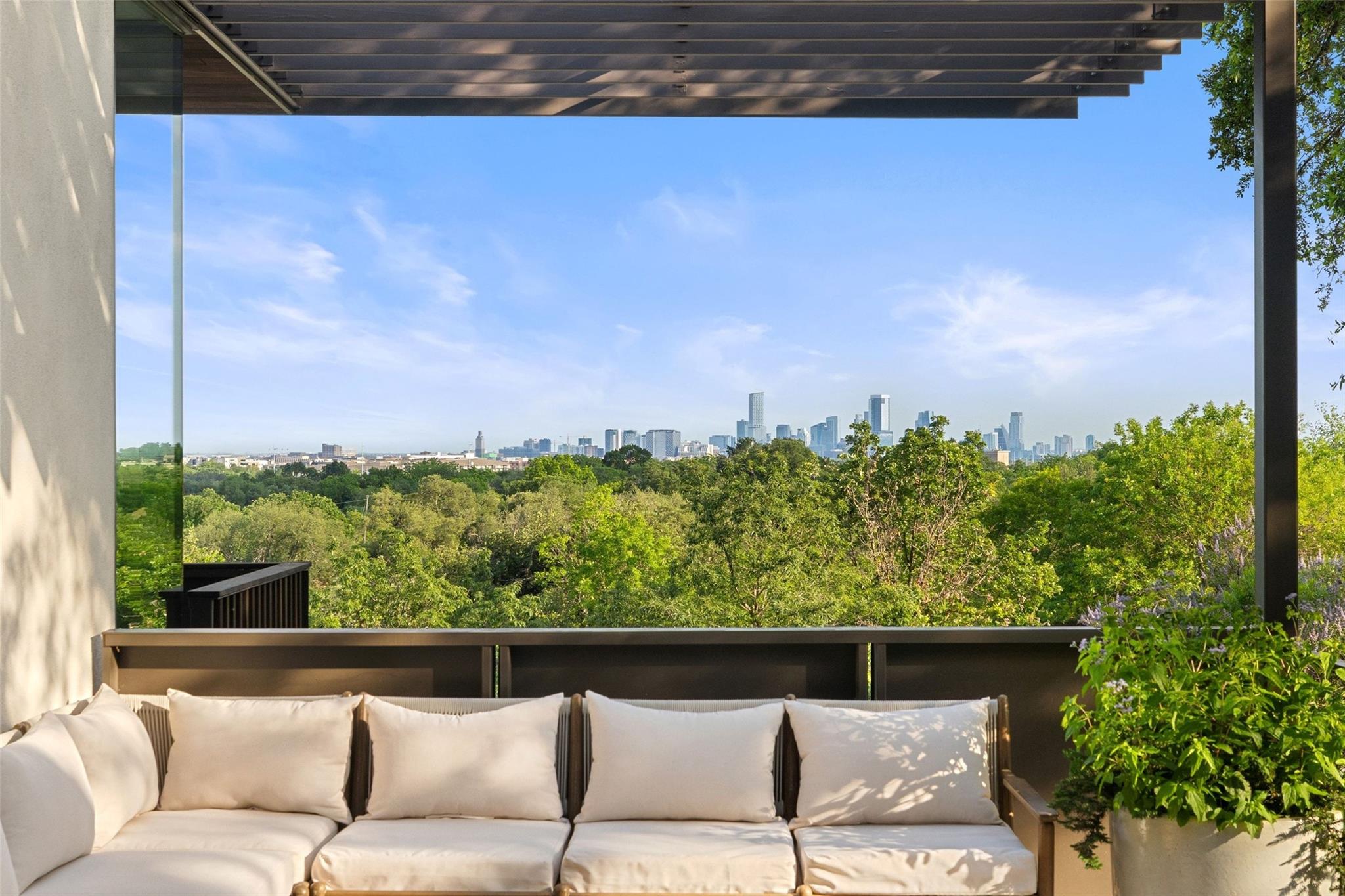 4906 Balcones DR