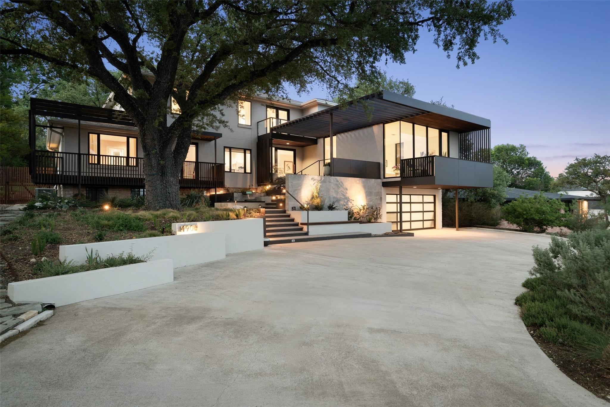 4906 Balcones DR