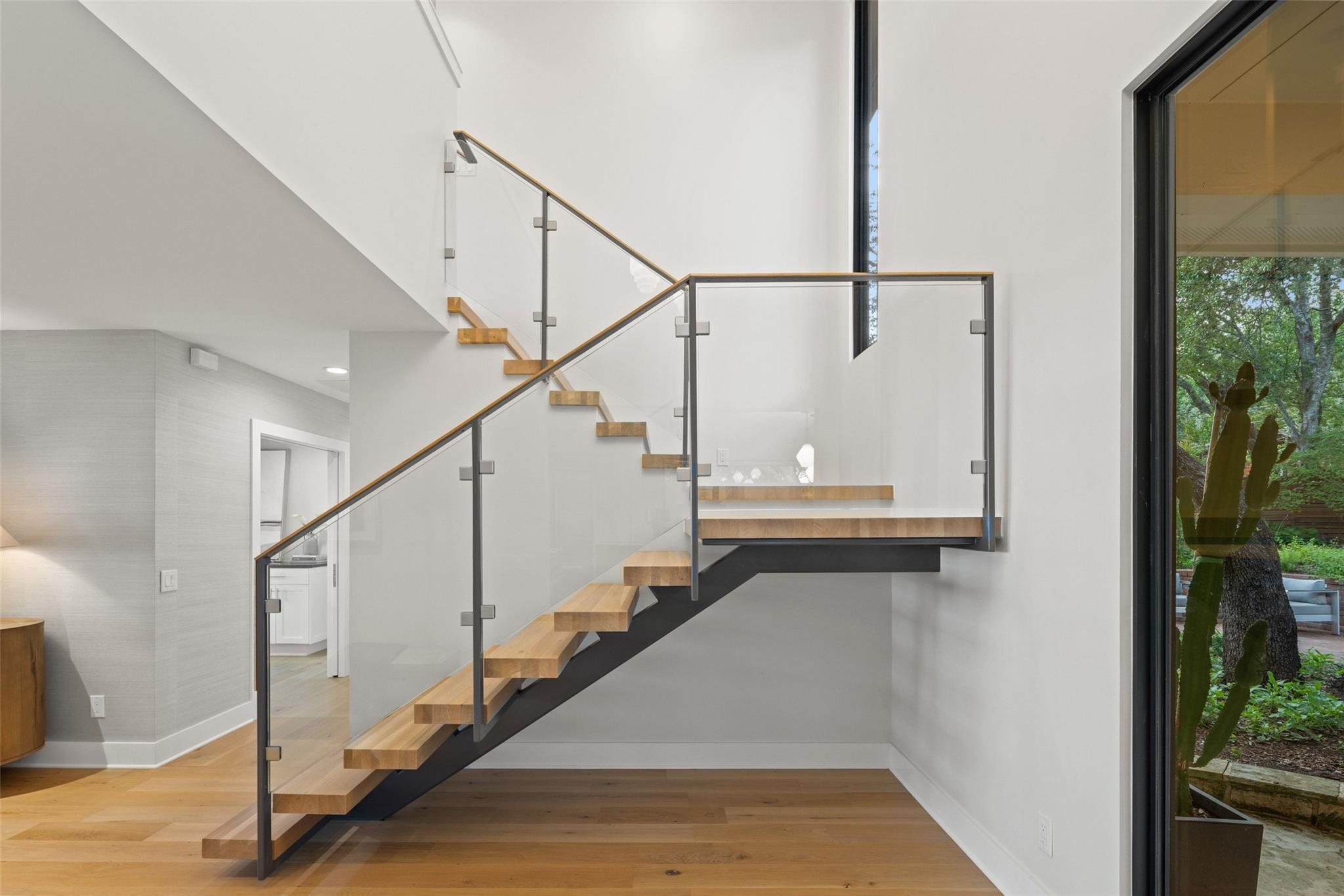 4906 Balcones DR