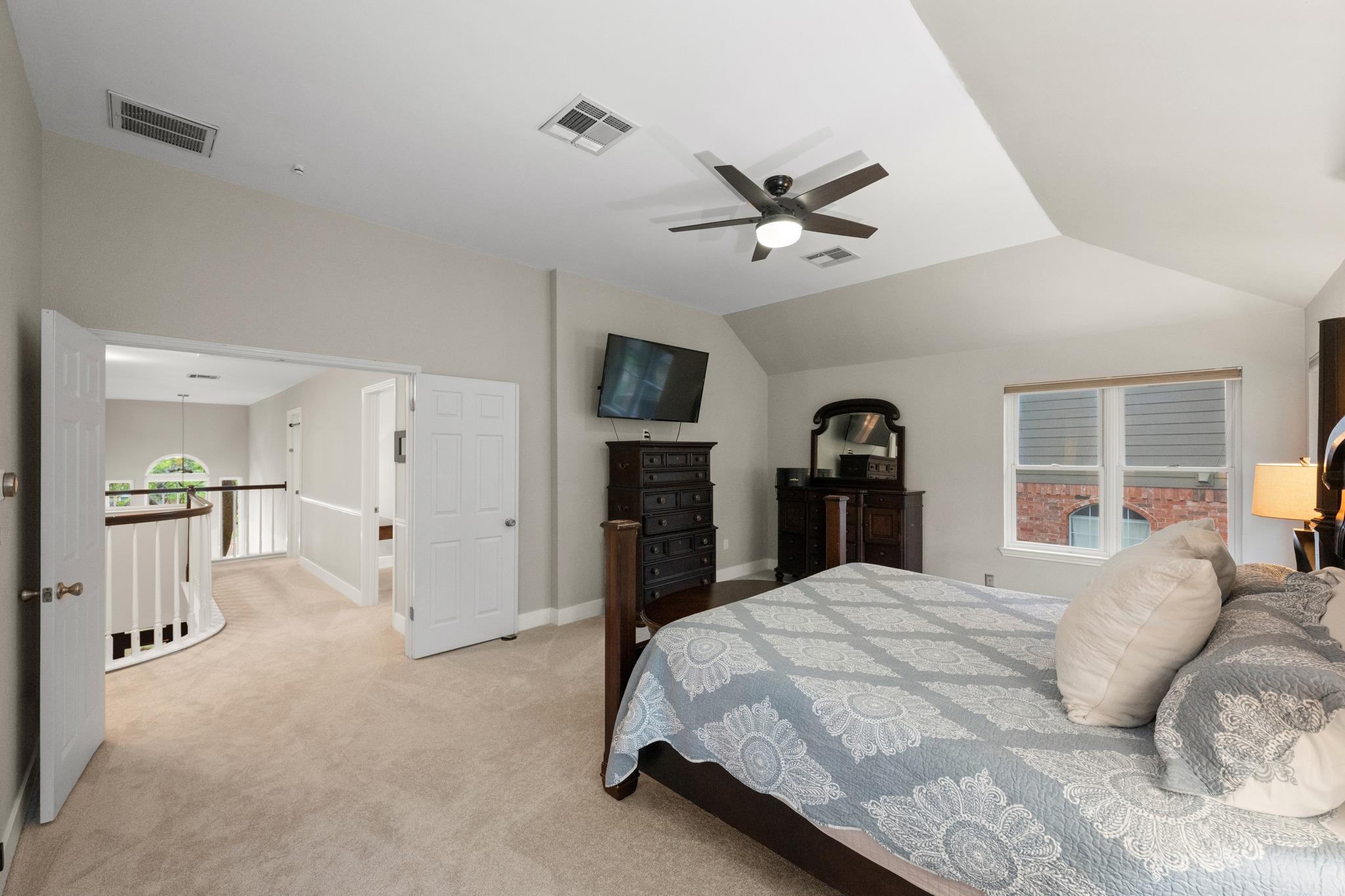 10080 Circleview DR