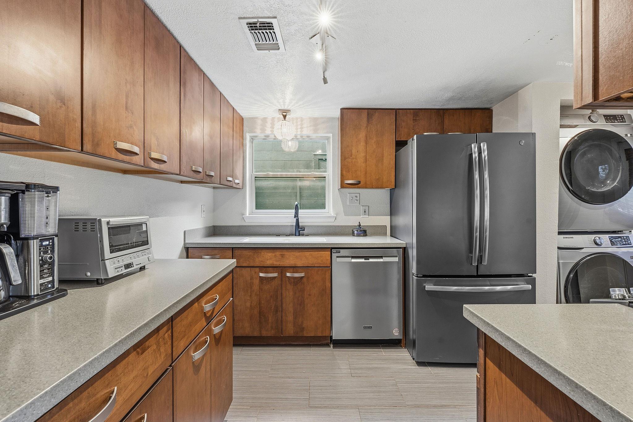 1112 Mission RDG