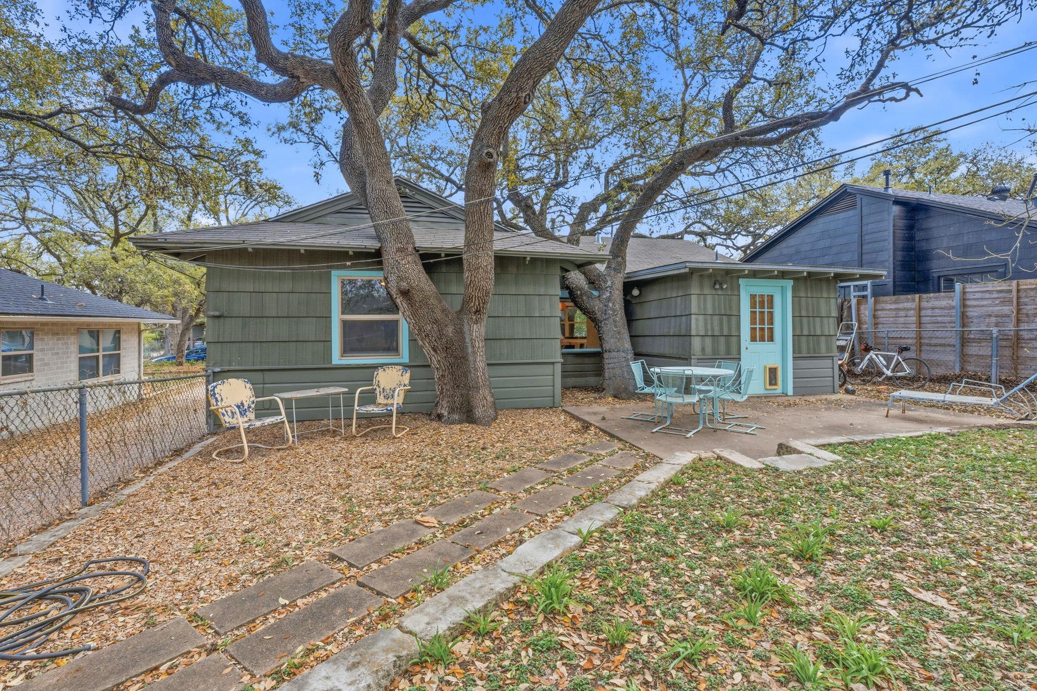 1112 Mission RDG
