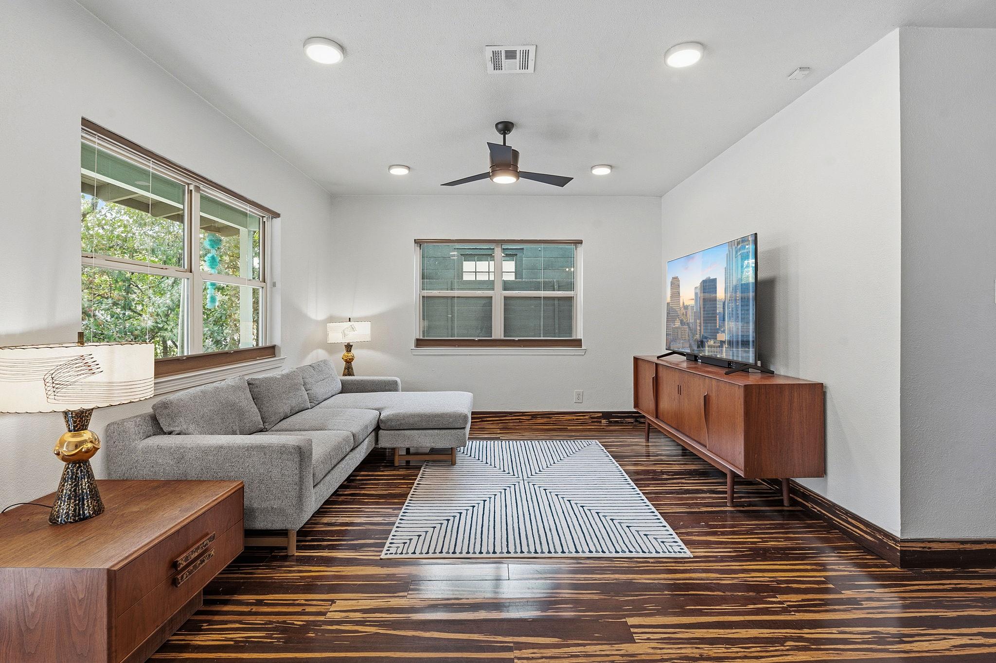 1112 Mission RDG