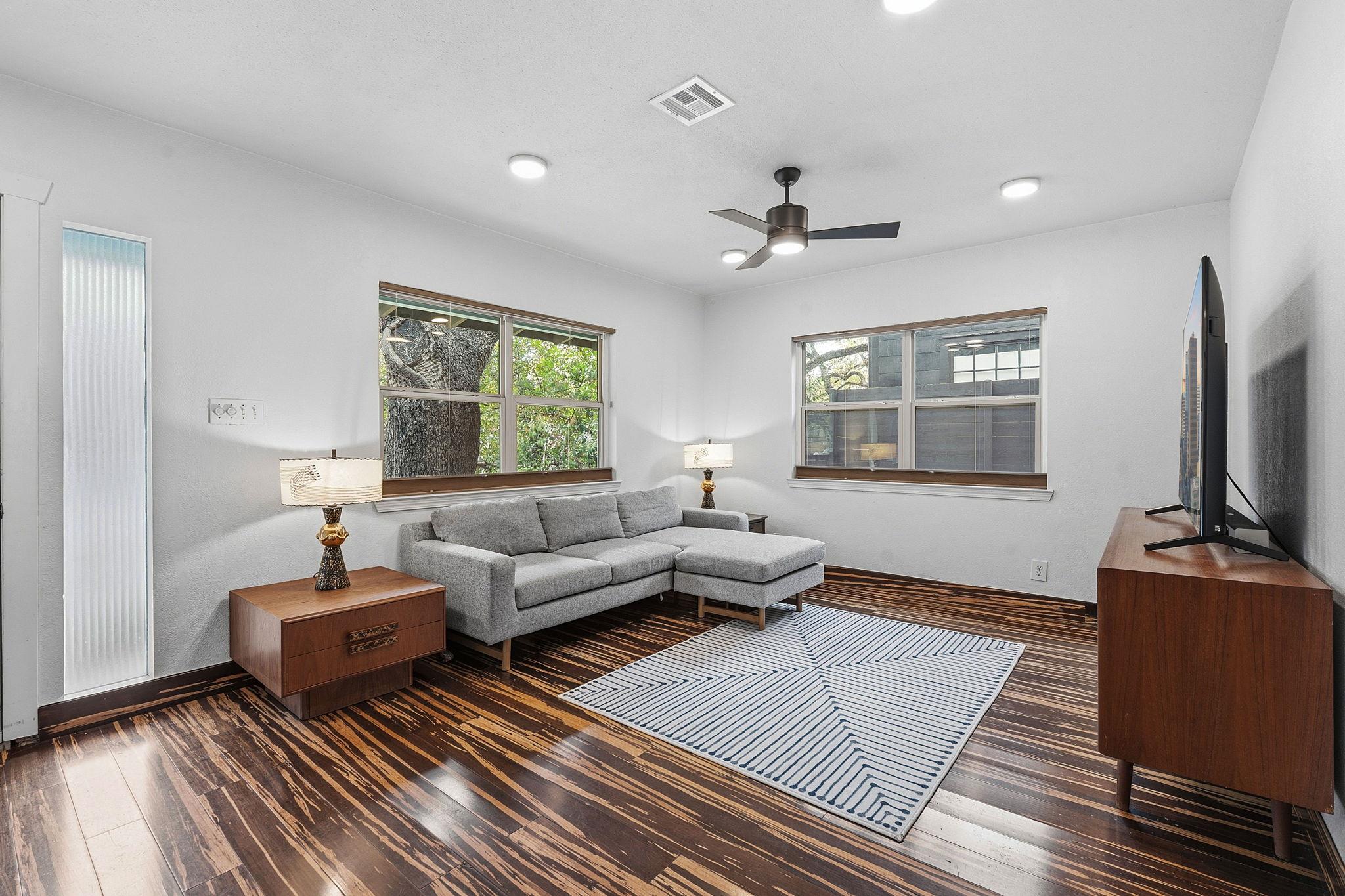 1112 Mission RDG