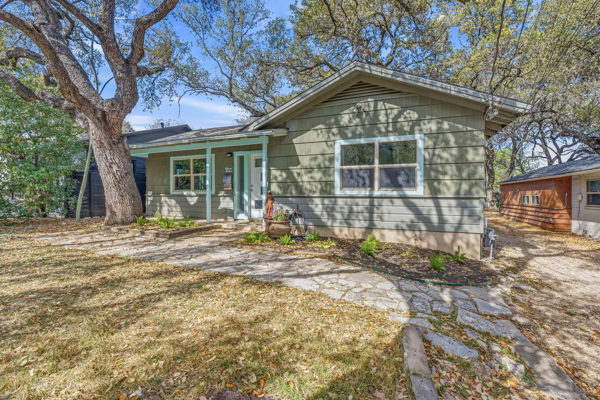 1112 Mission RDG