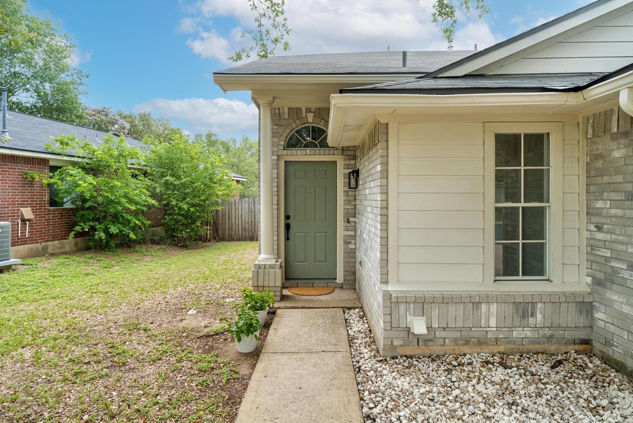 11207 Canterbury Tales LN
