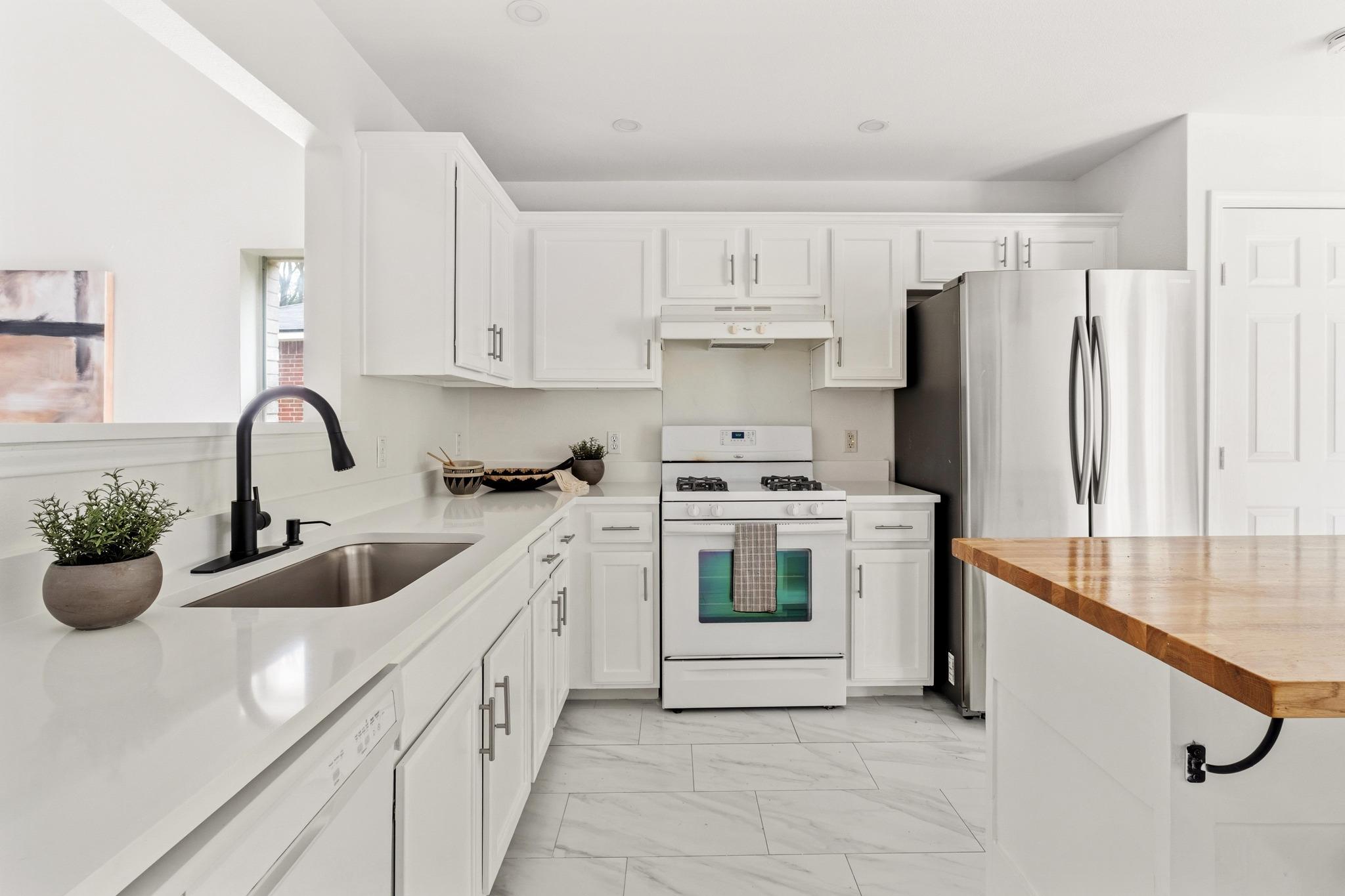 11207 Canterbury Tales LN