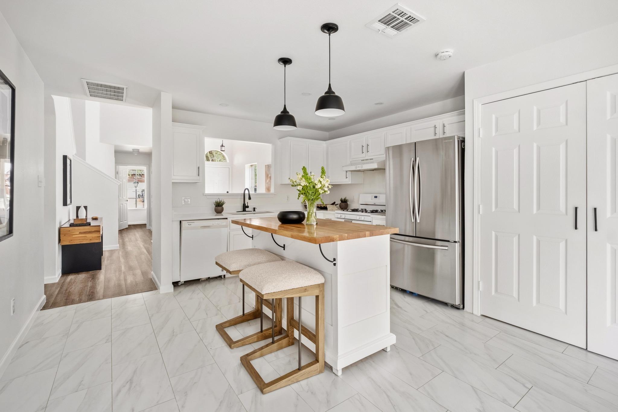 11207 Canterbury Tales LN