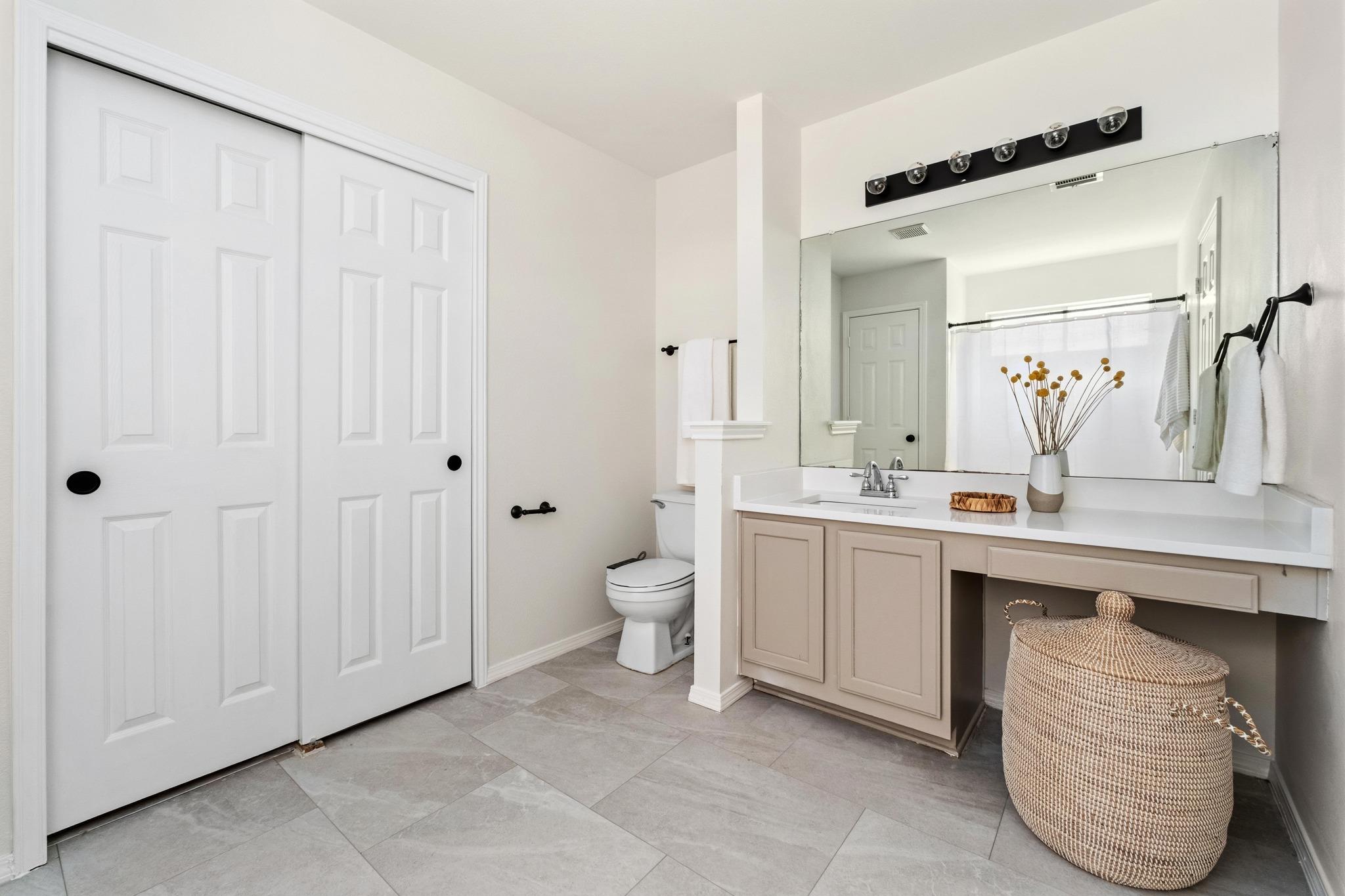 11207 Canterbury Tales LN