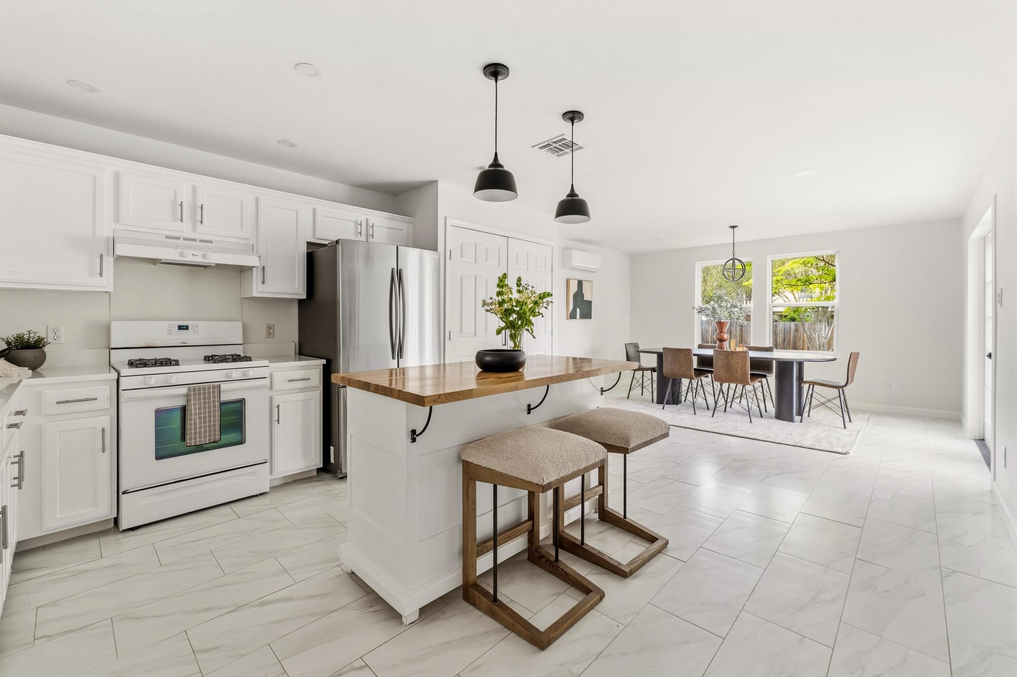 11207 Canterbury Tales LN