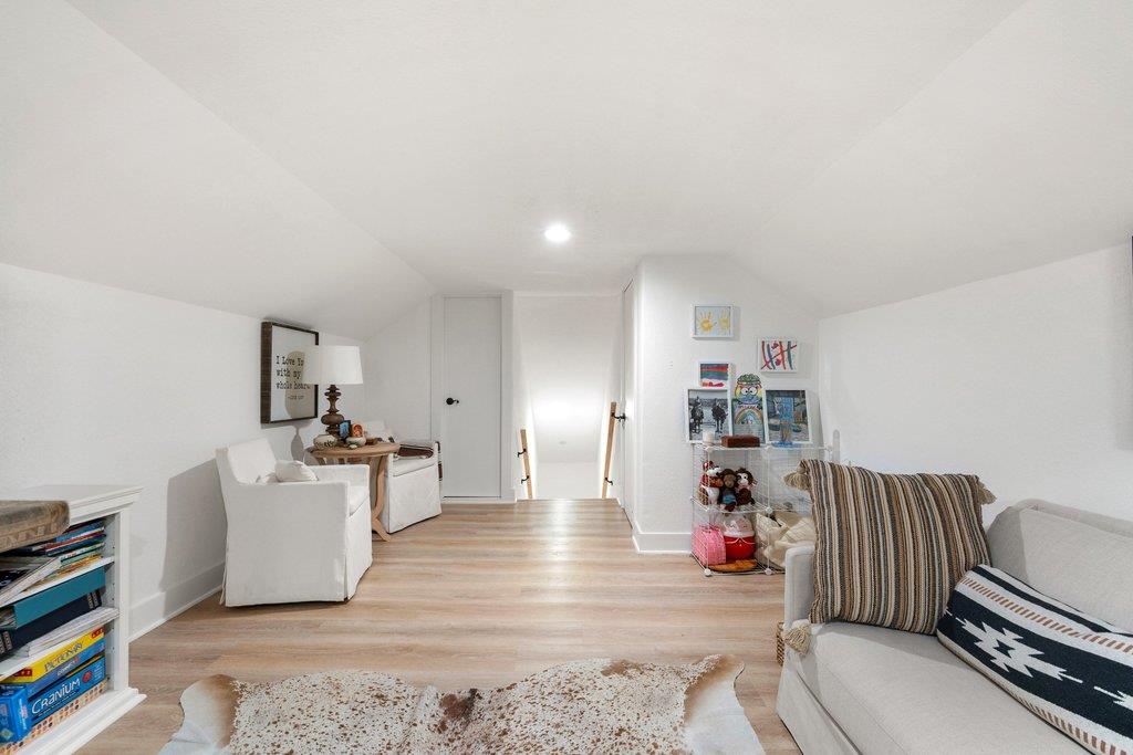 114 Crest View DR