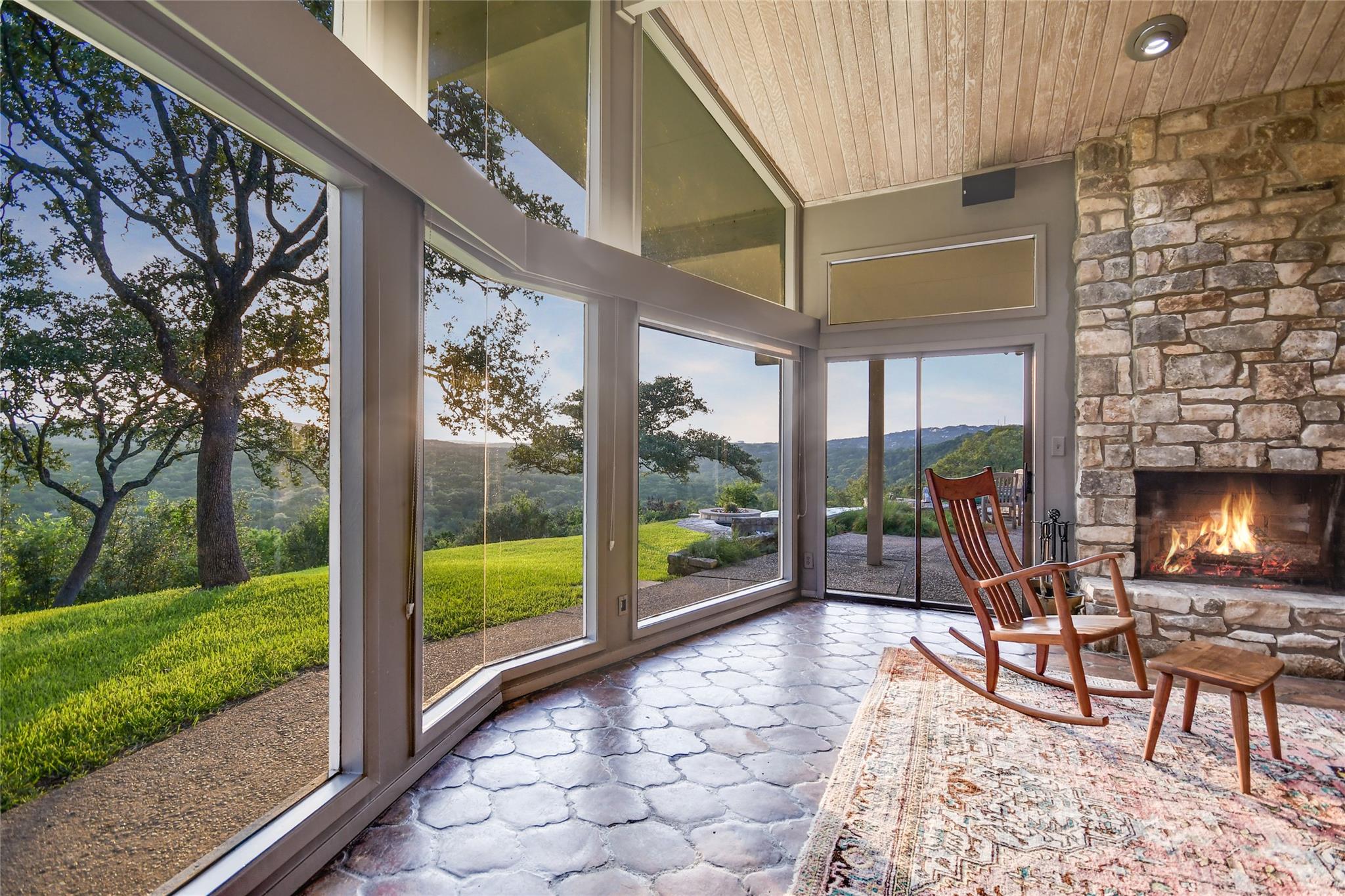 2200 CERCA VIEJO WAY