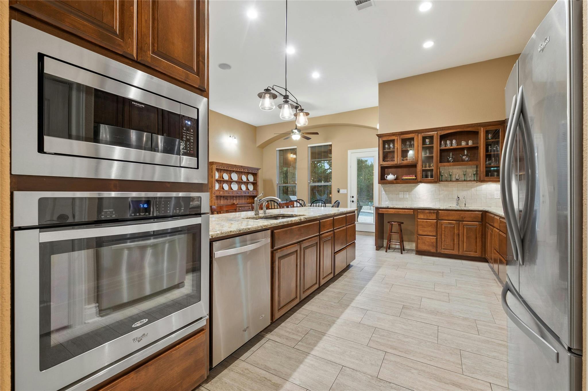 201 Greenridge LN