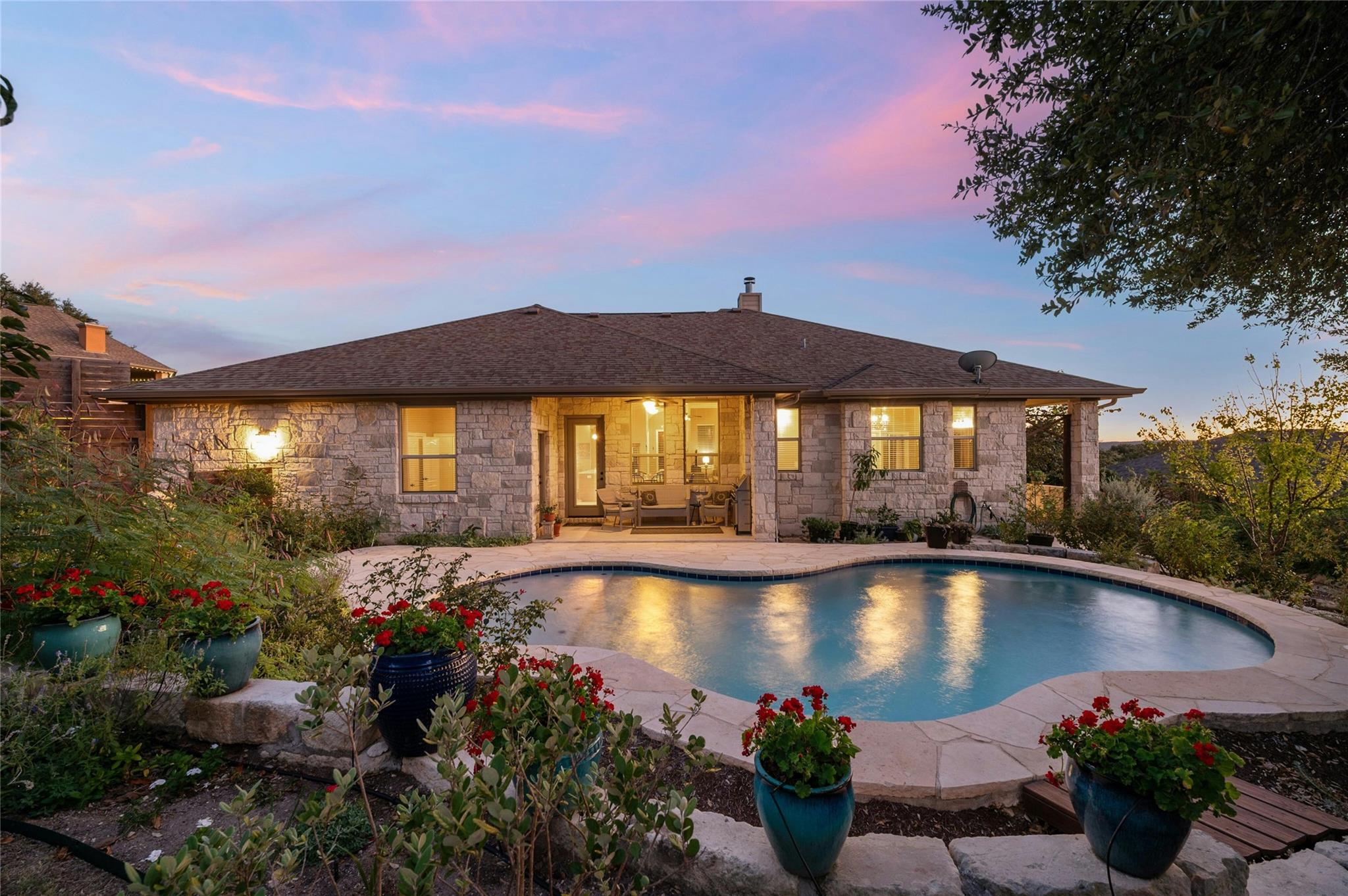 201 Greenridge LN