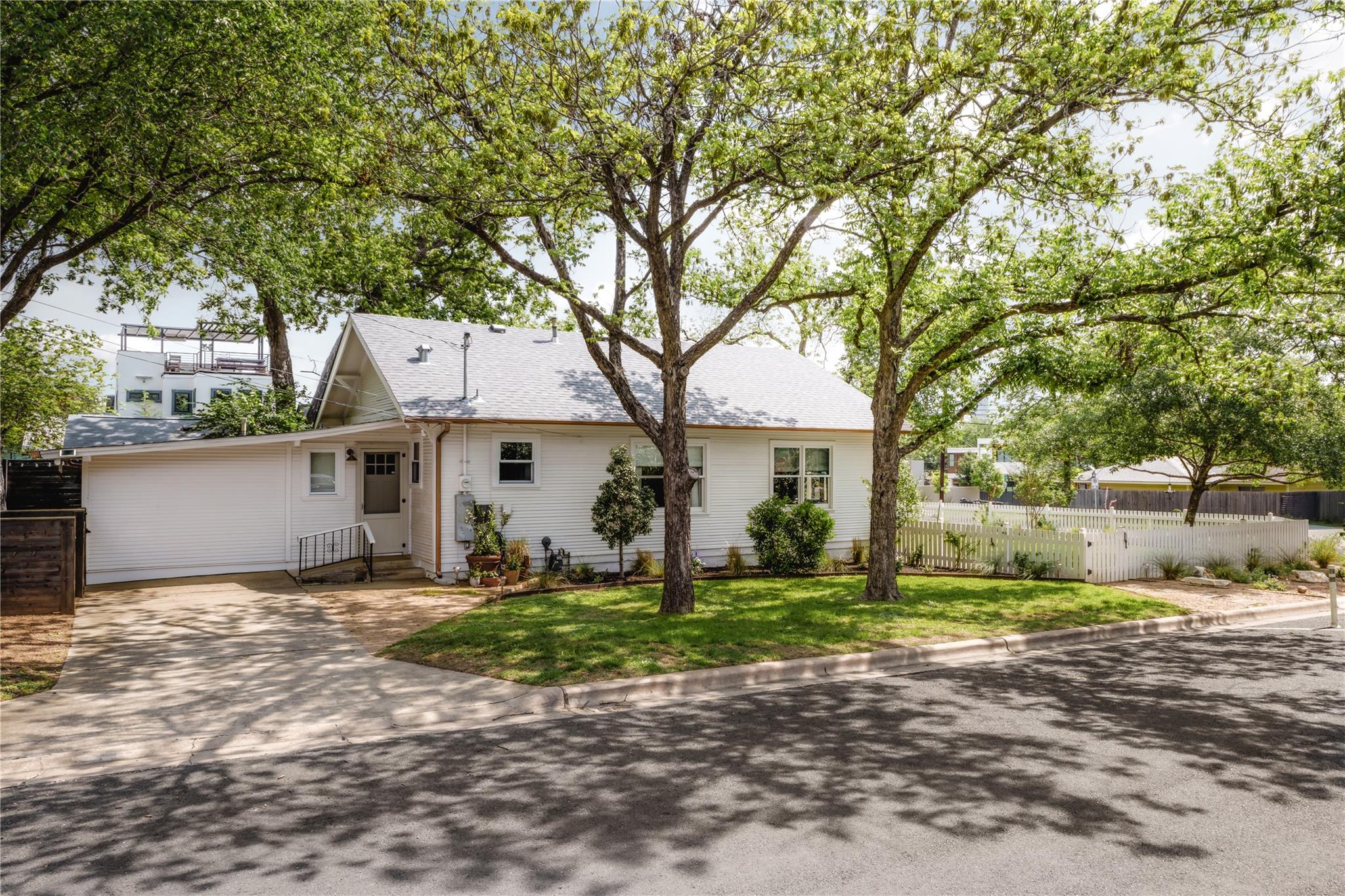 1504 Bluebonnet LN