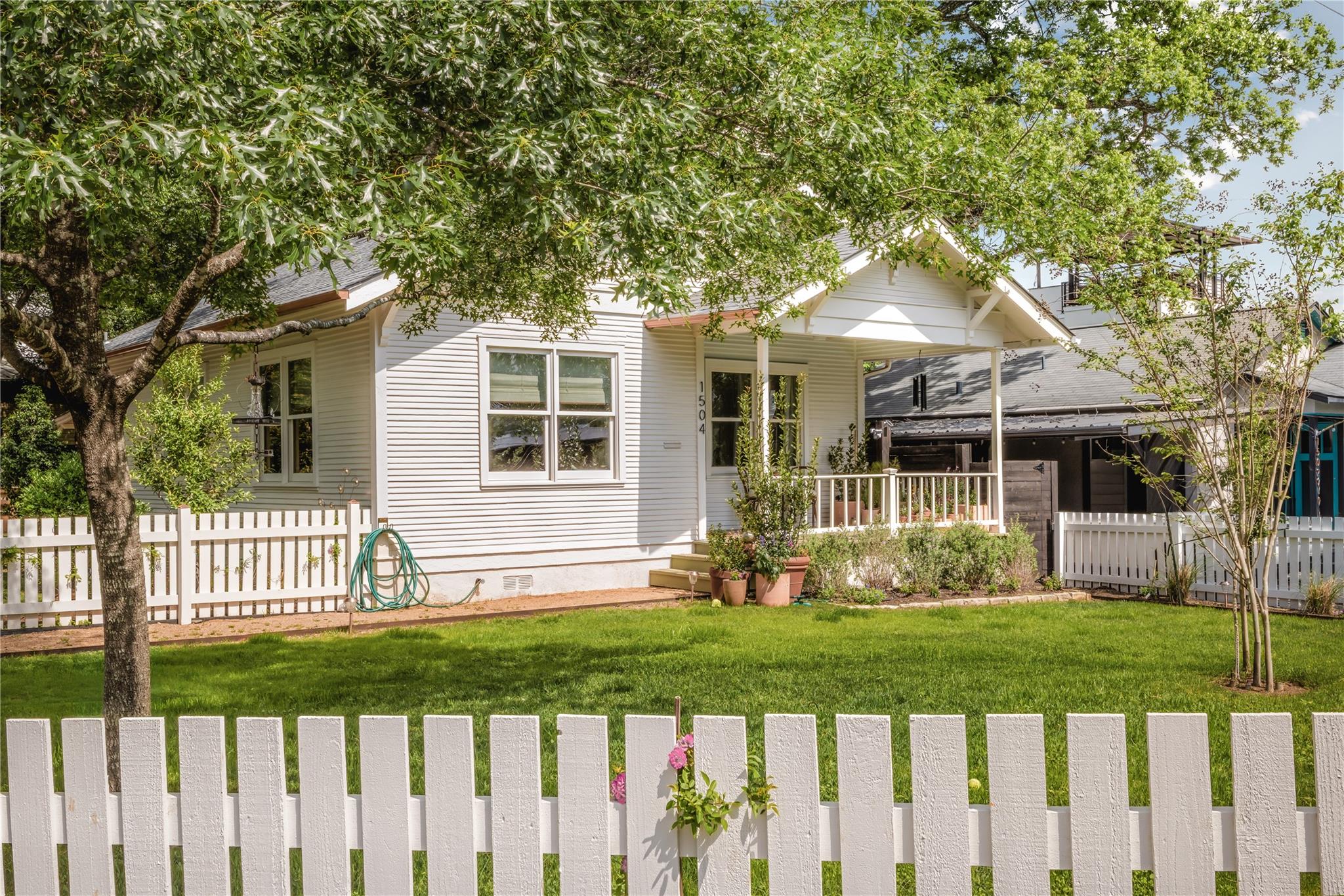 1504 Bluebonnet LN