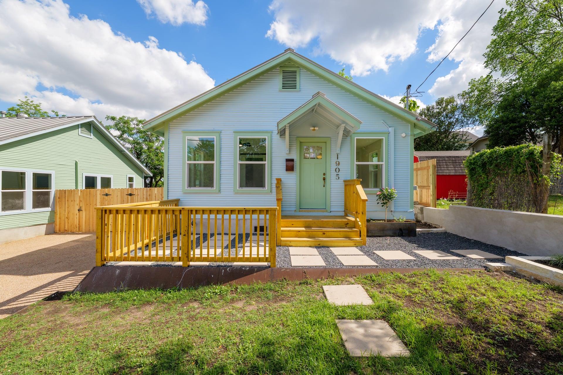 1905 E 21 ST