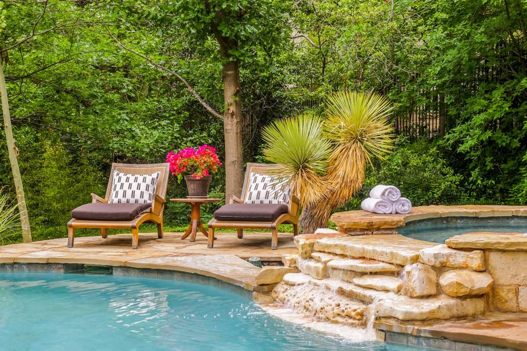 1312 Elton LN