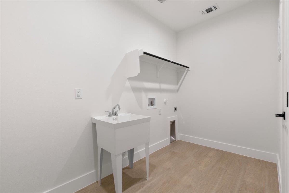 16624 Wind Chime DR, Manor