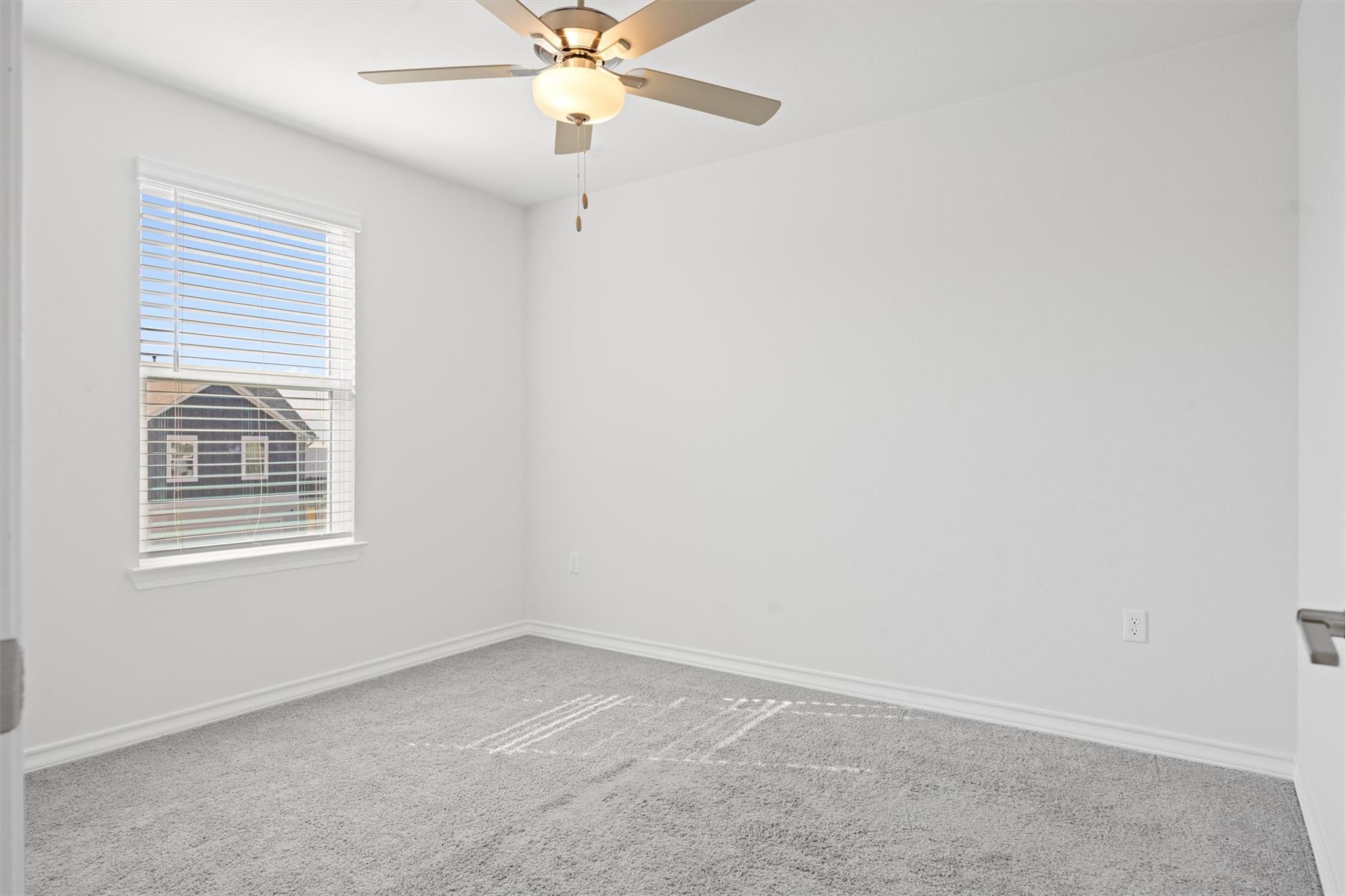 15604 Ellinger DR