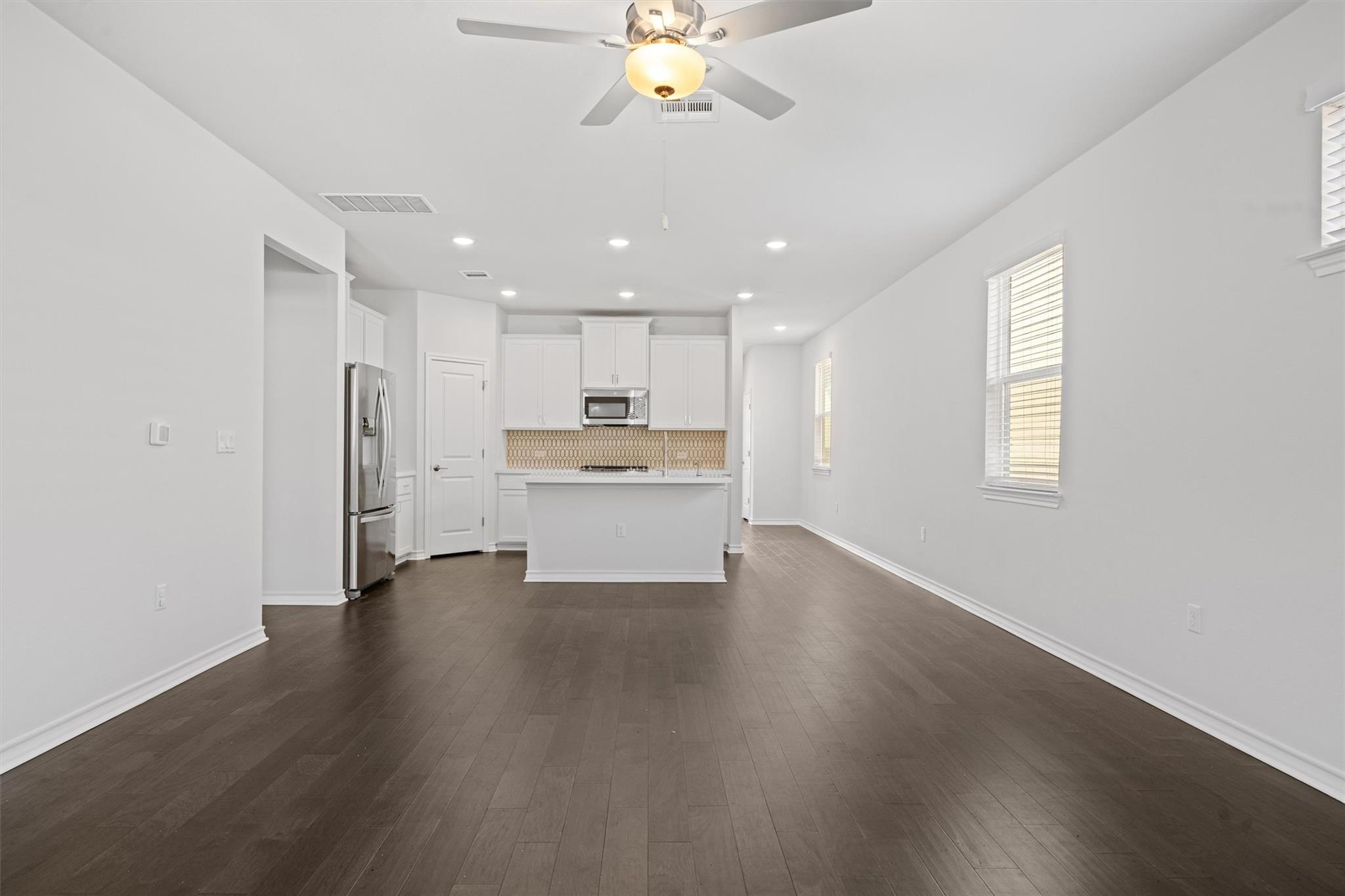 15604 Ellinger DR