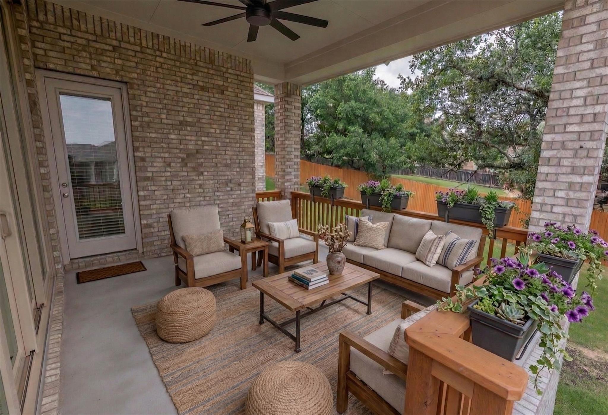 236 Egret LN