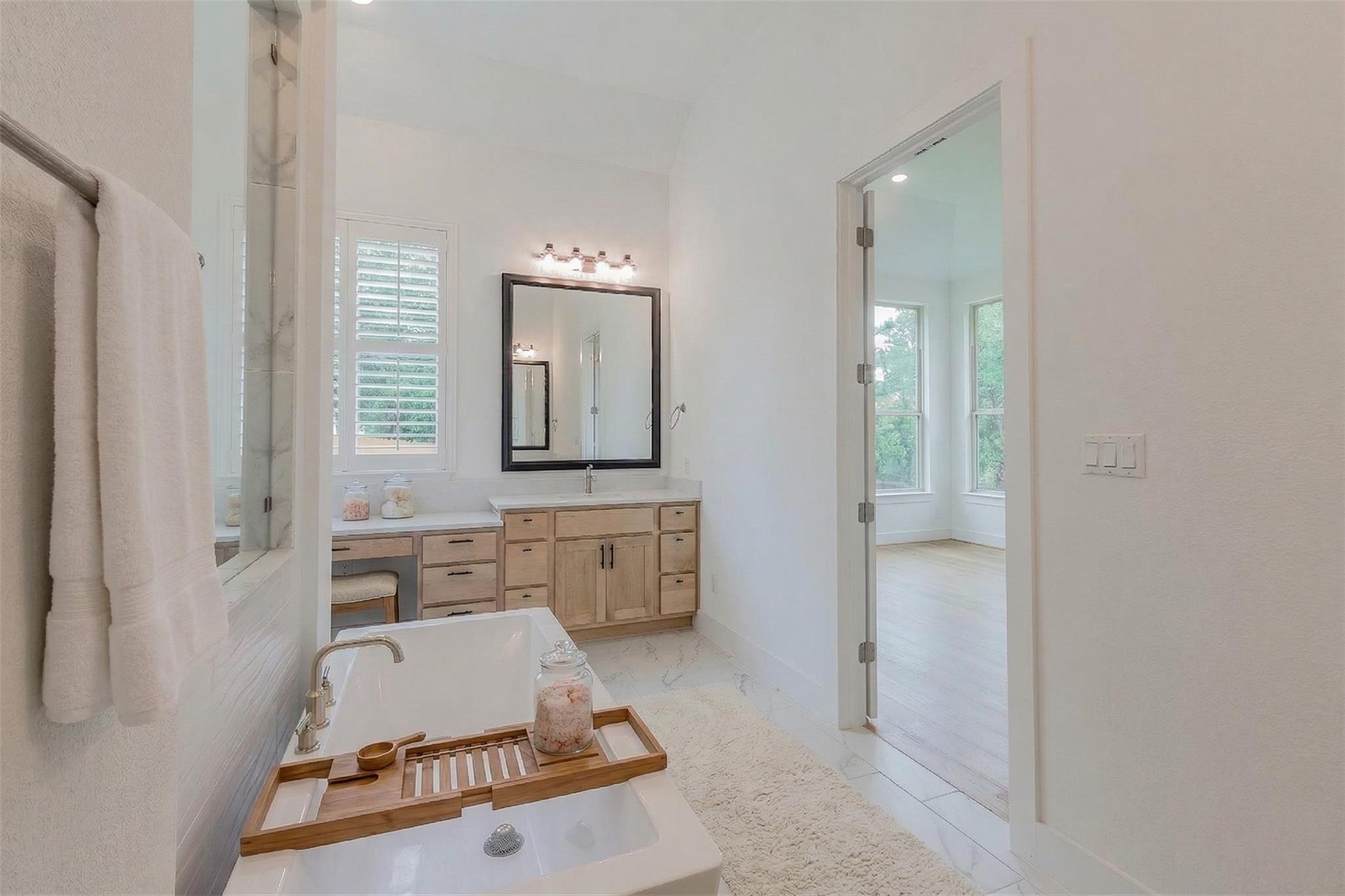 236 Egret LN