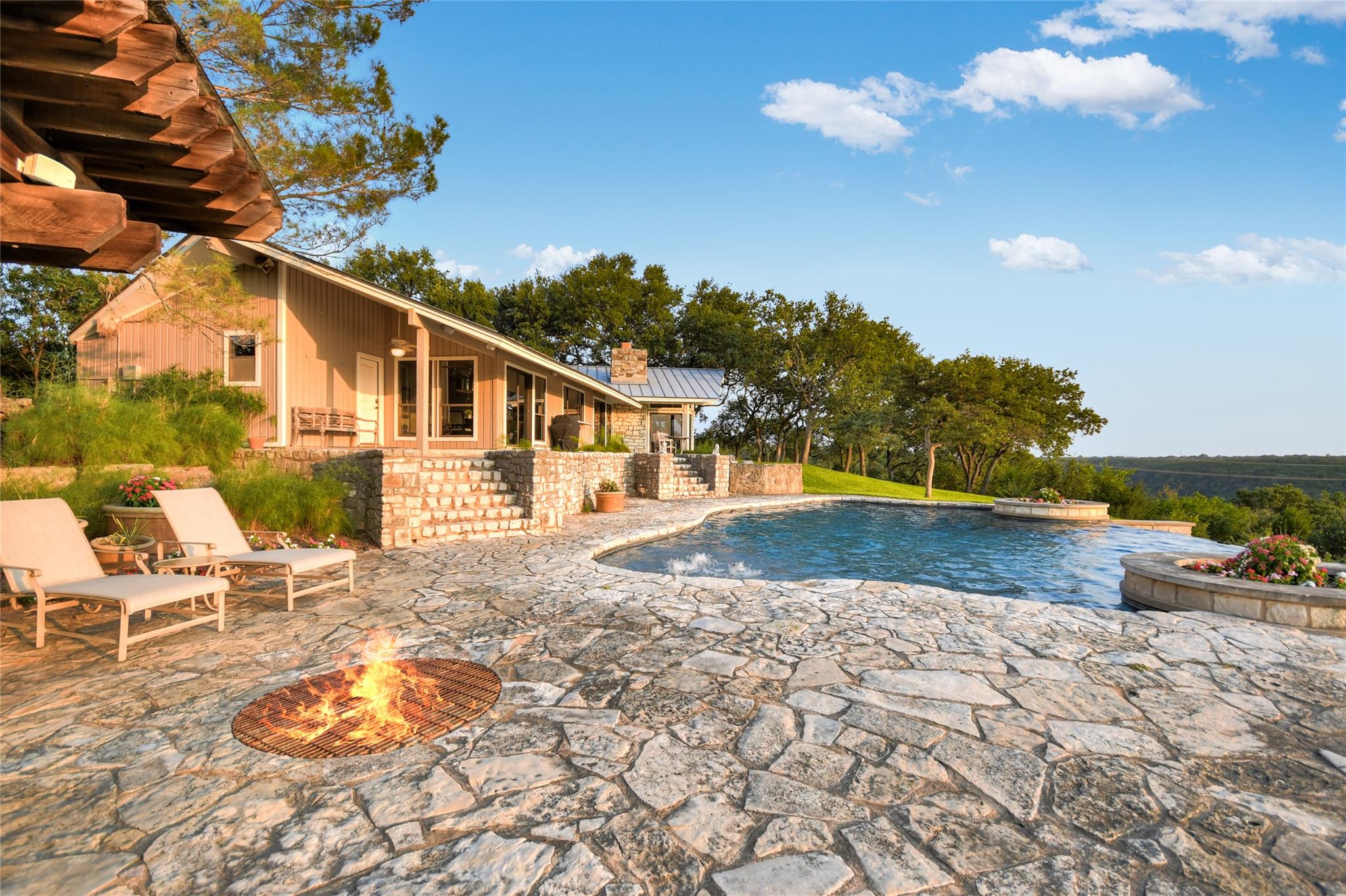 2200 CERCA VIEJO WAY