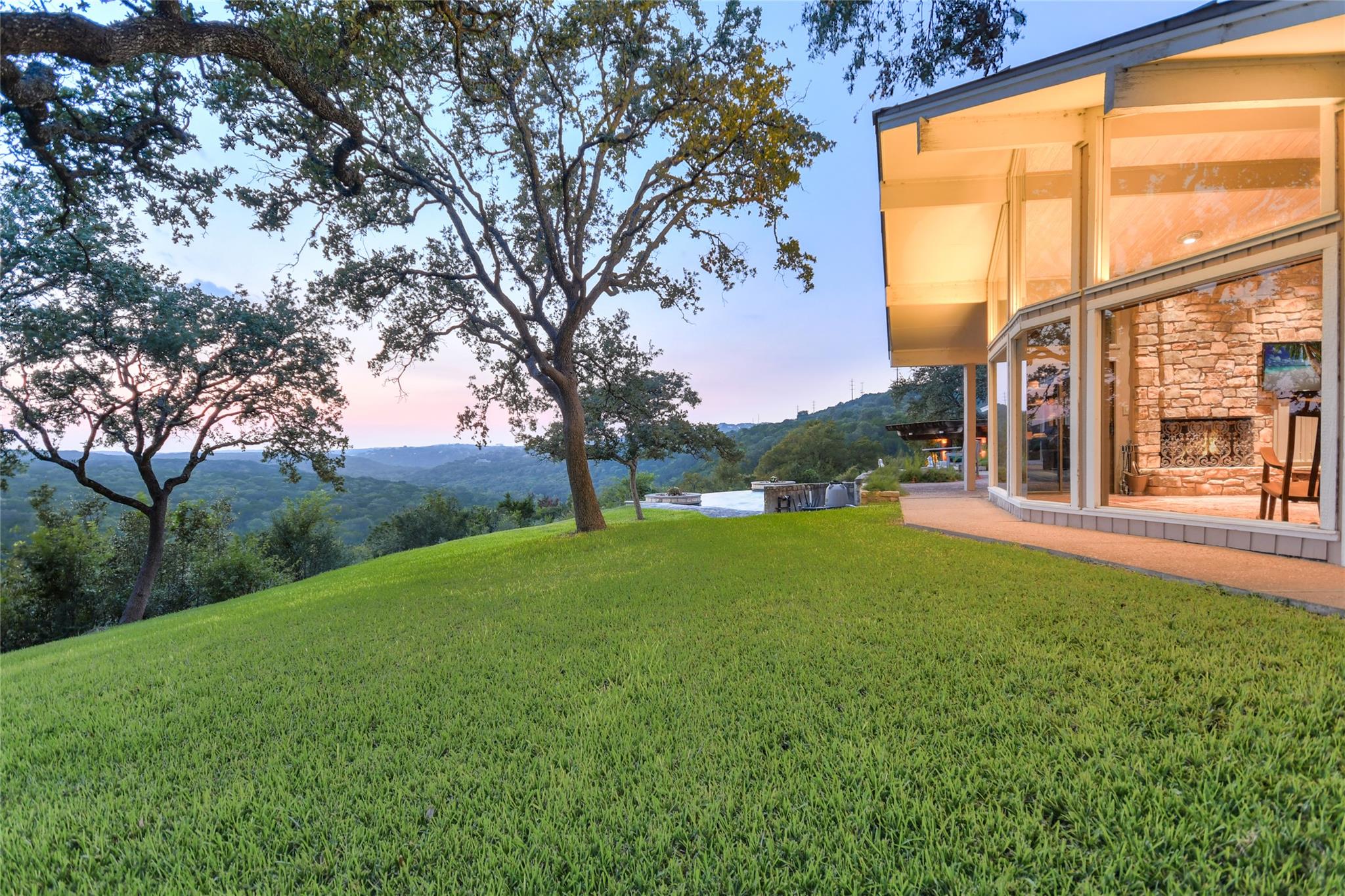 2200 CERCA VIEJO WAY