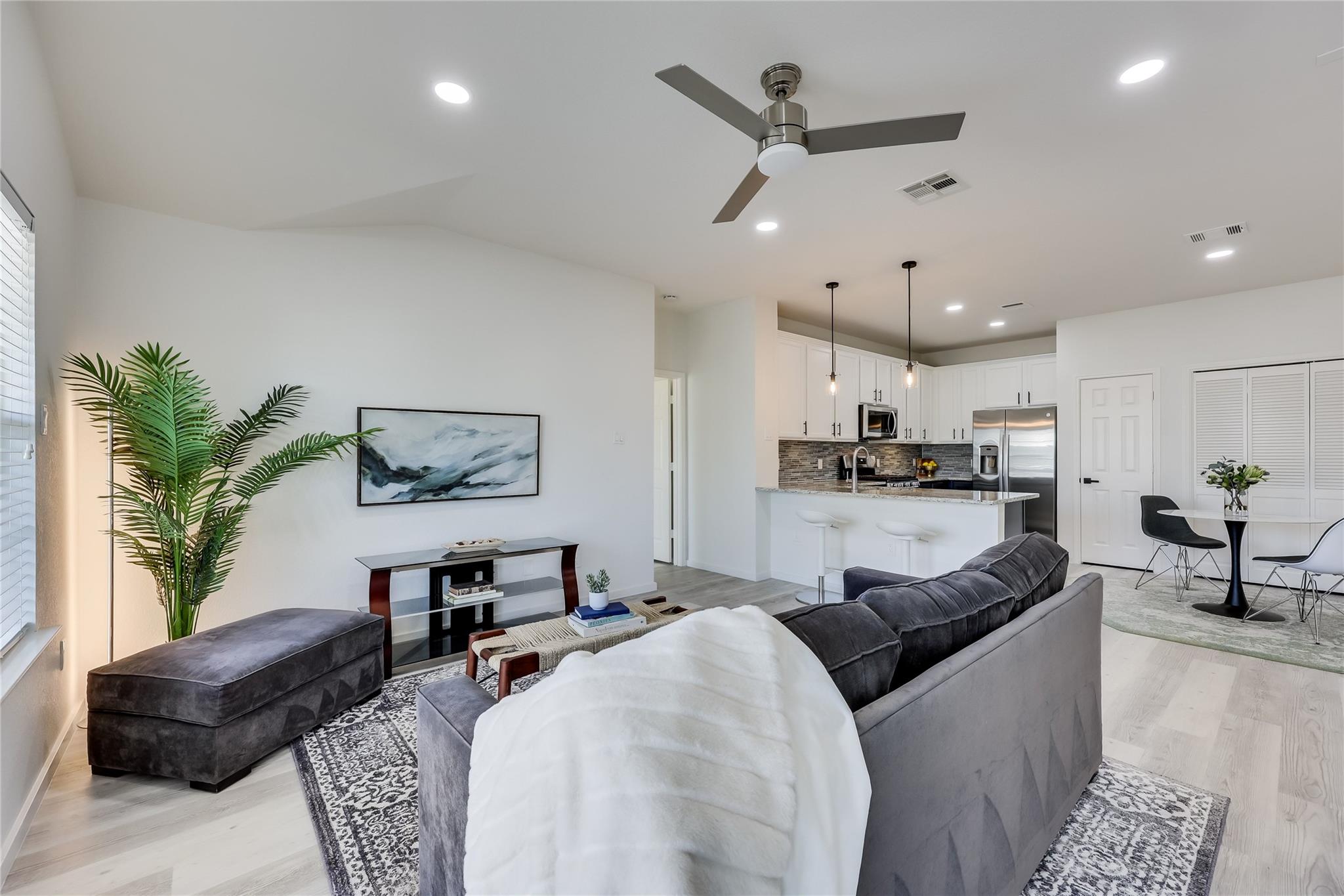1900 Scofield Ridge PKWY # 501
