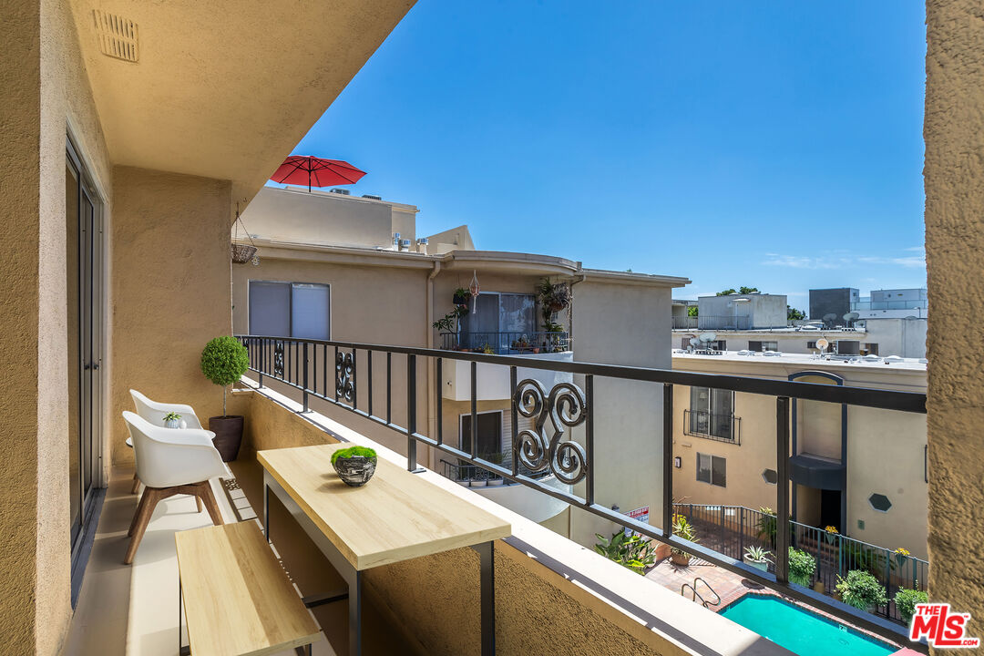 1221 N Kings Rd Unit: 308