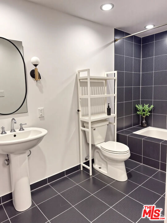 660 N Sweetzer Ave Unit: 204
