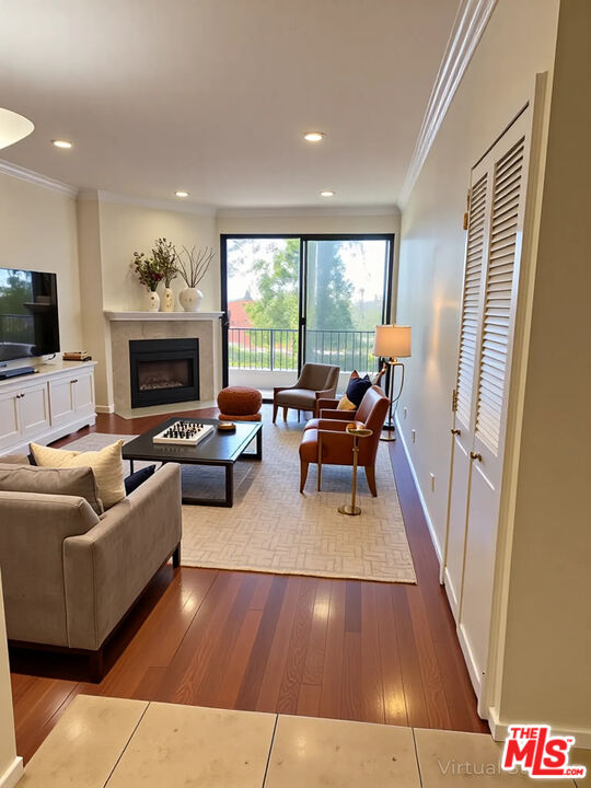 660 N Sweetzer Ave Unit: 204