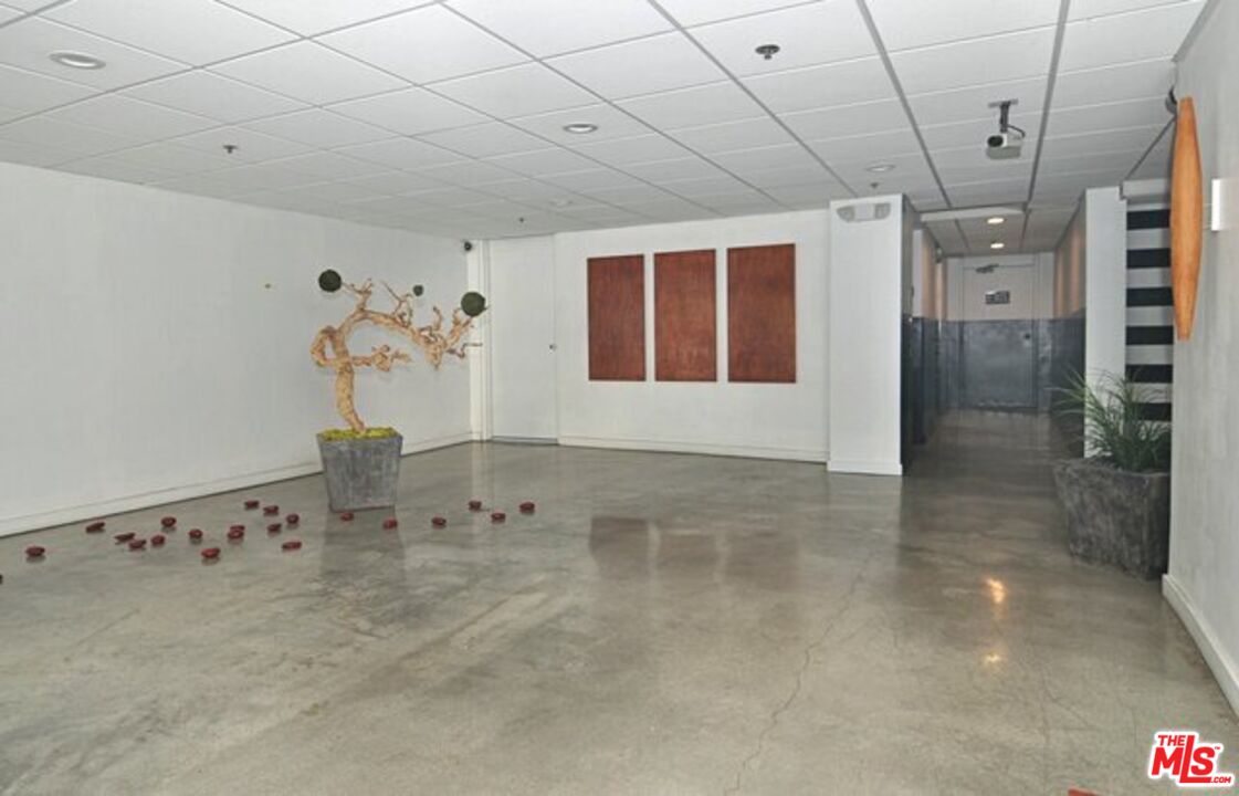 660 N Sweetzer Ave Unit: 204