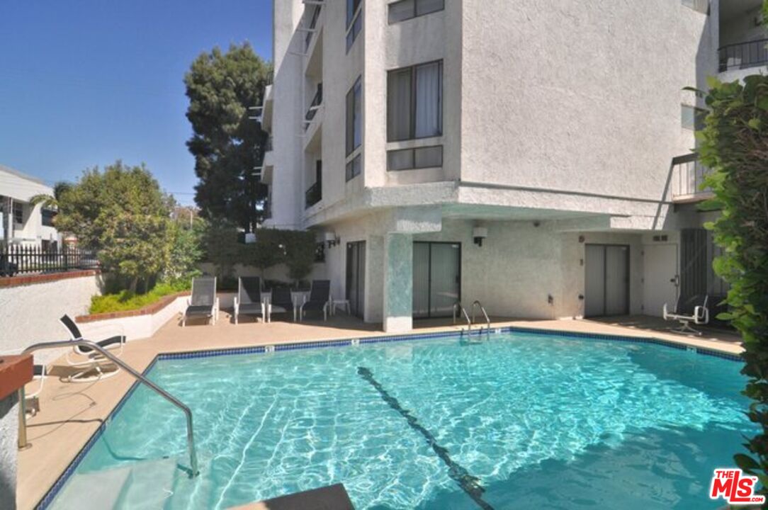 660 N Sweetzer Ave Unit: 204