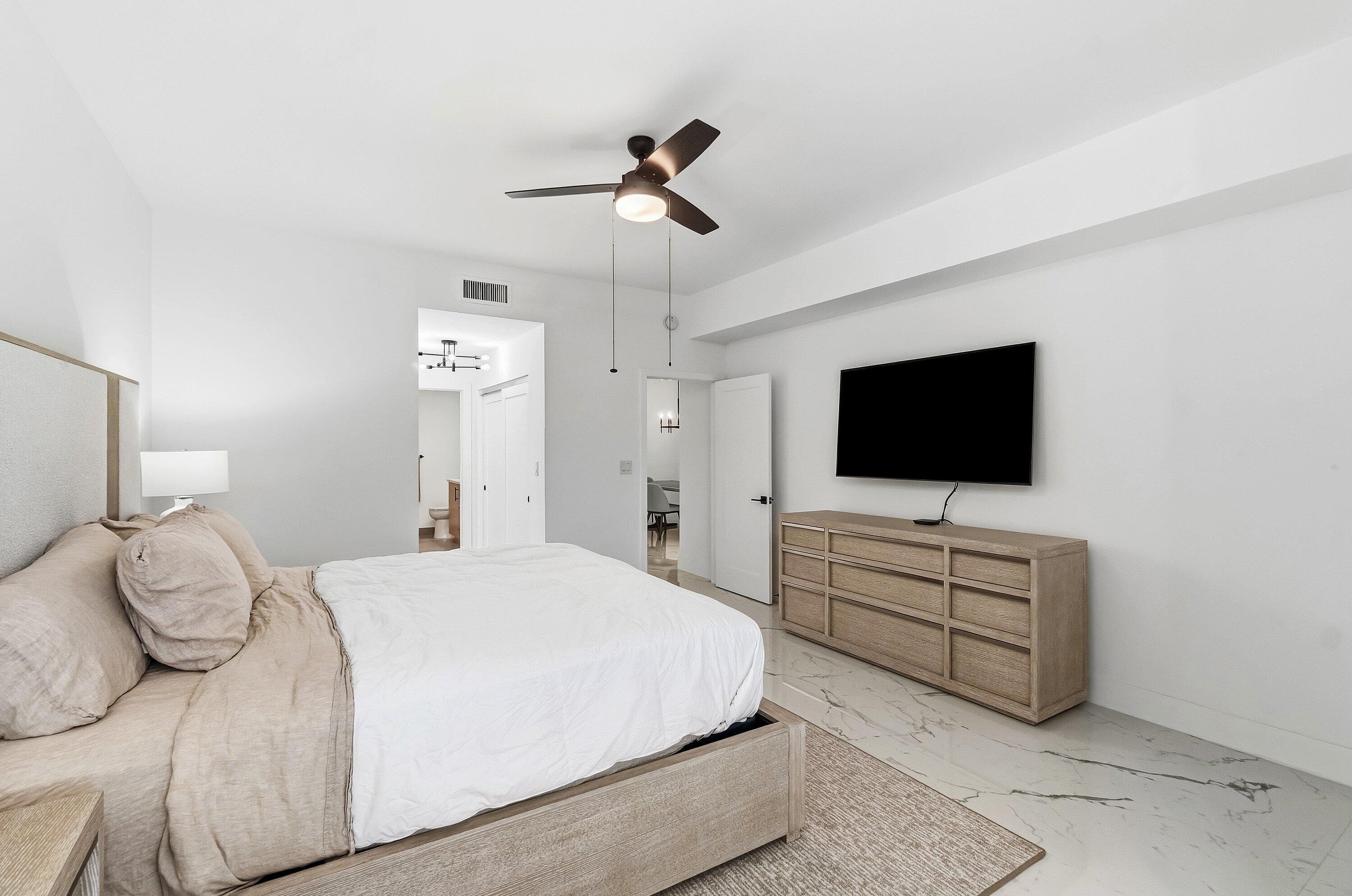 5082 Lake Catalina Drive A