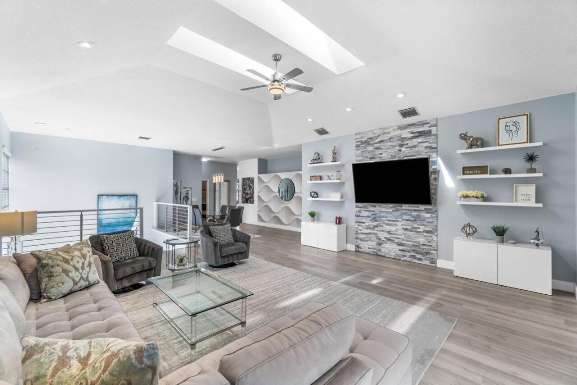 5208 Lake Catalina Drive N Unit: D