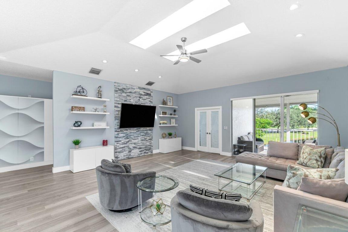 5208 Lake Catalina Drive N Unit: D