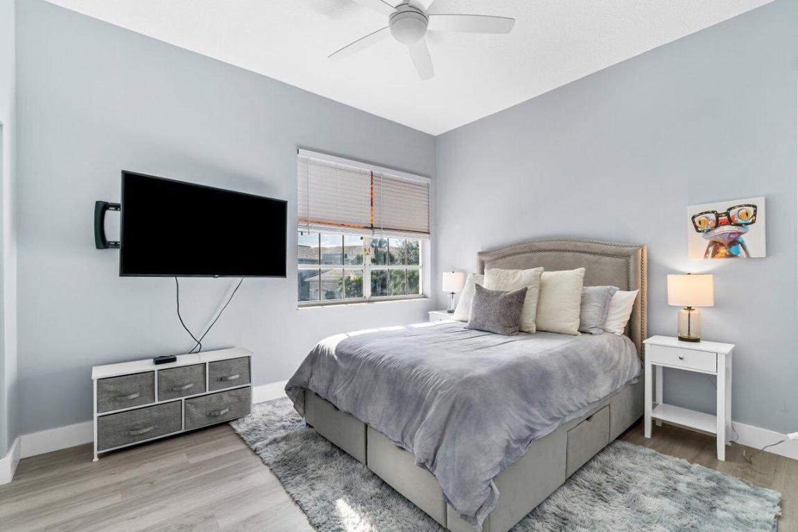 5208 Lake Catalina Drive N Unit: D