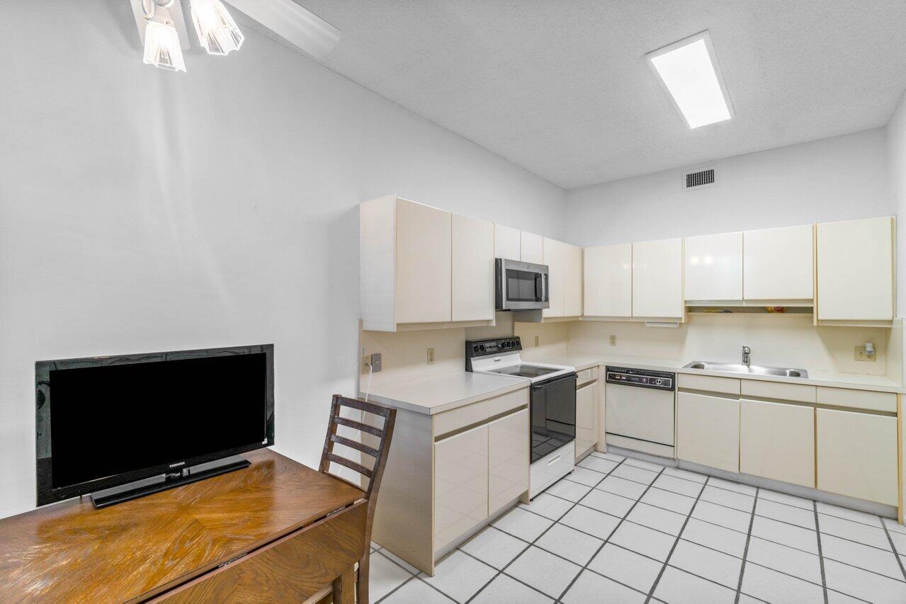 5215 Lake Catalina Drive N Unit: C