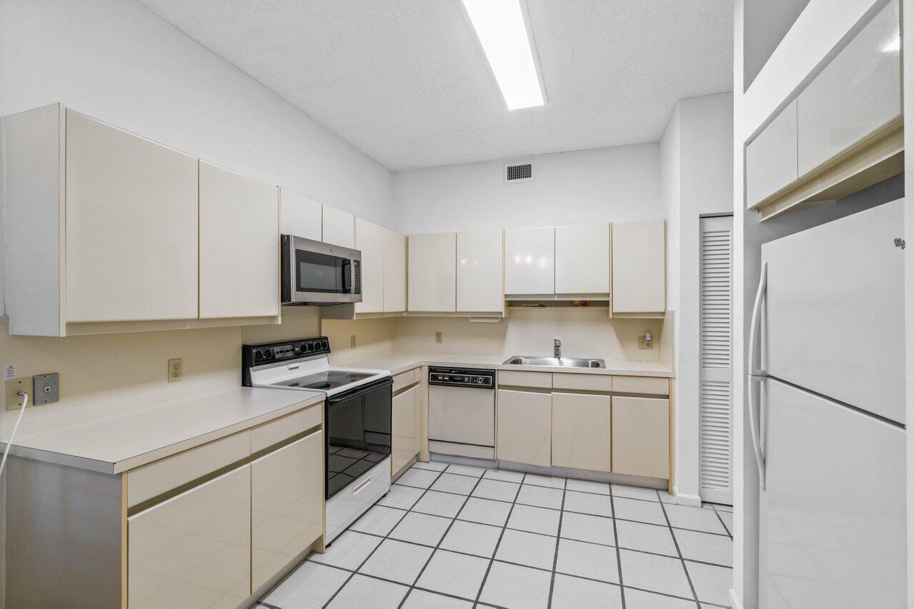 5215 Lake Catalina Drive N Unit: C