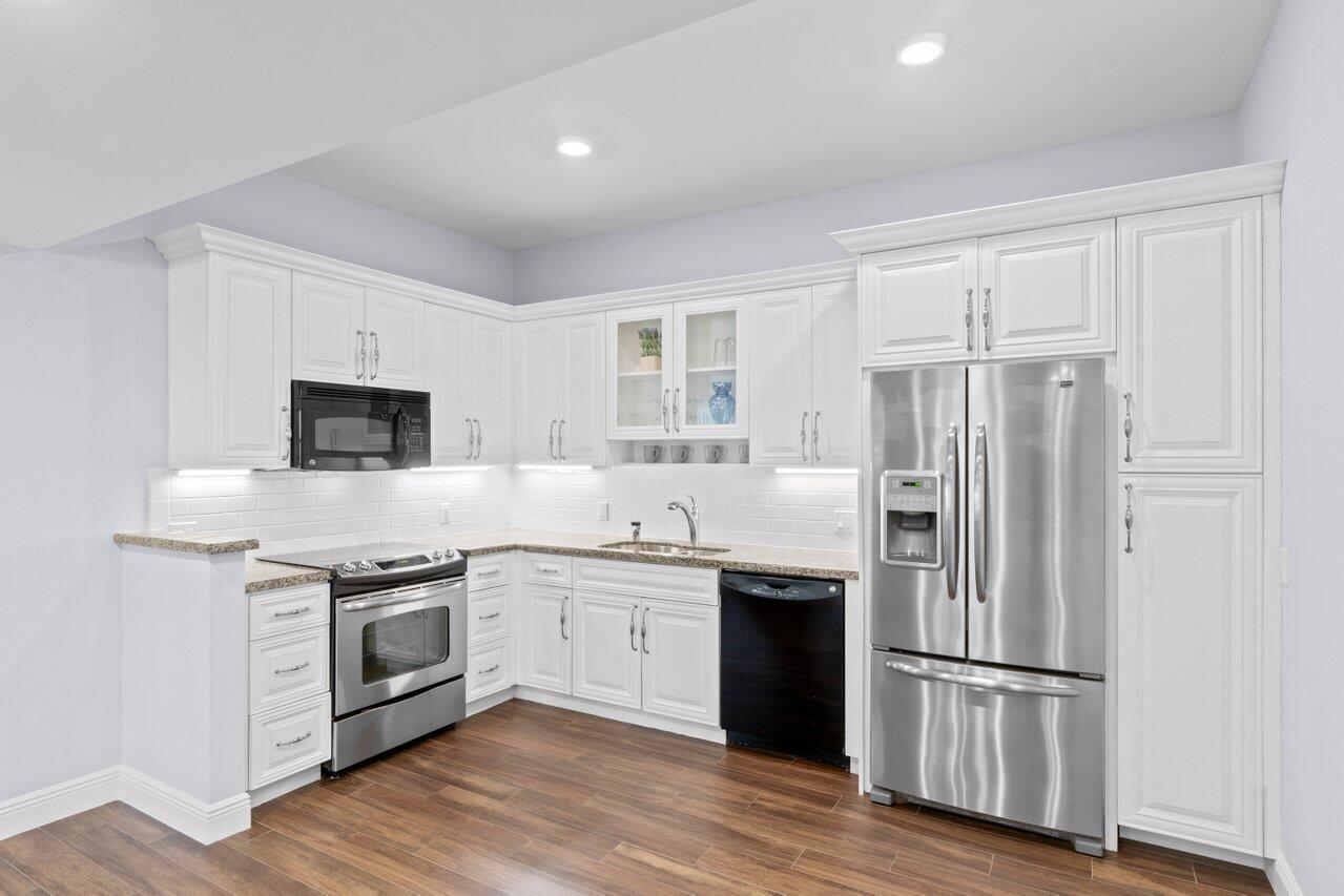 5221 Lake Catalina Drive N A