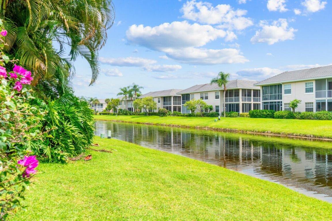 5221 Lake Catalina Drive N A