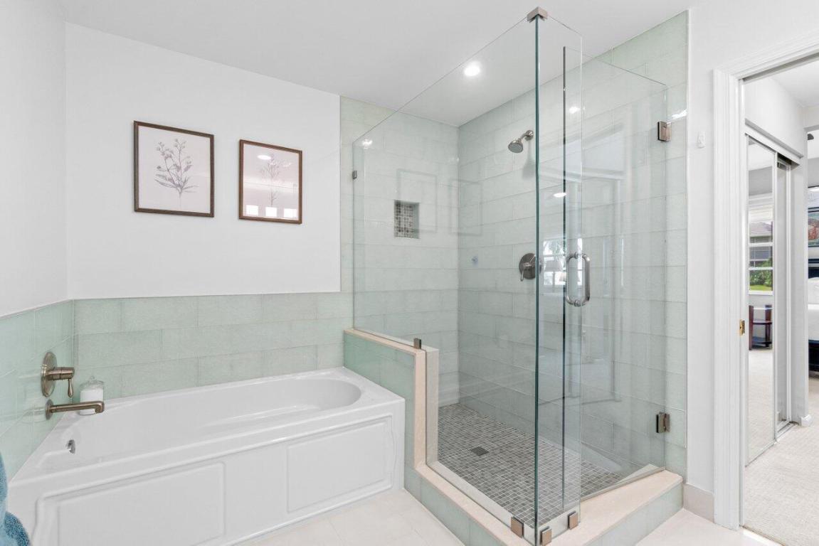 5221 Lake Catalina Drive N A